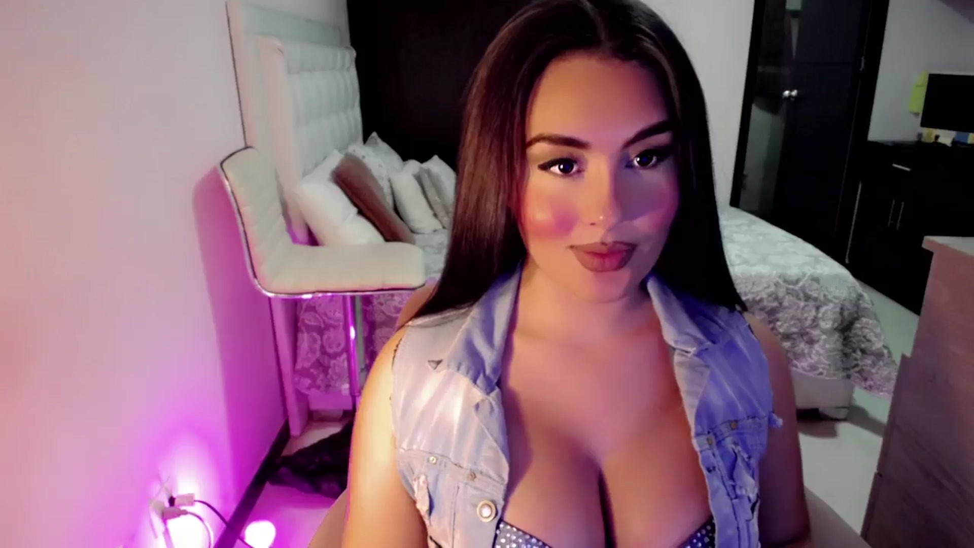 Gallery image thumbnail from CrazyChanel's myfreecams stream on, 07/31/2023, 07:02 image 4 of 20