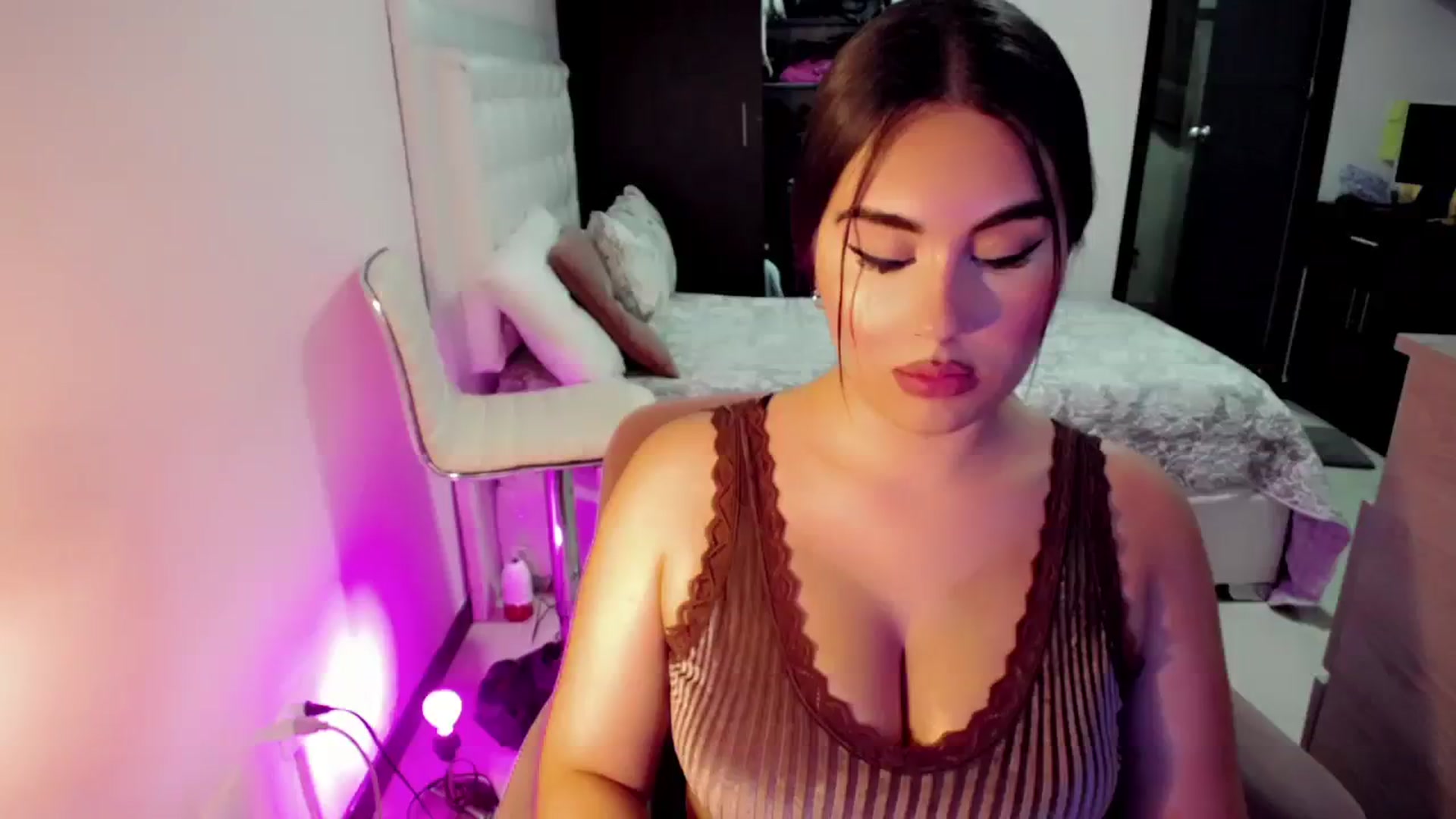 Gallery image thumbnail from CrazyChanel's myfreecams stream on, 08/08/2023, 06:57 image 2 of 20