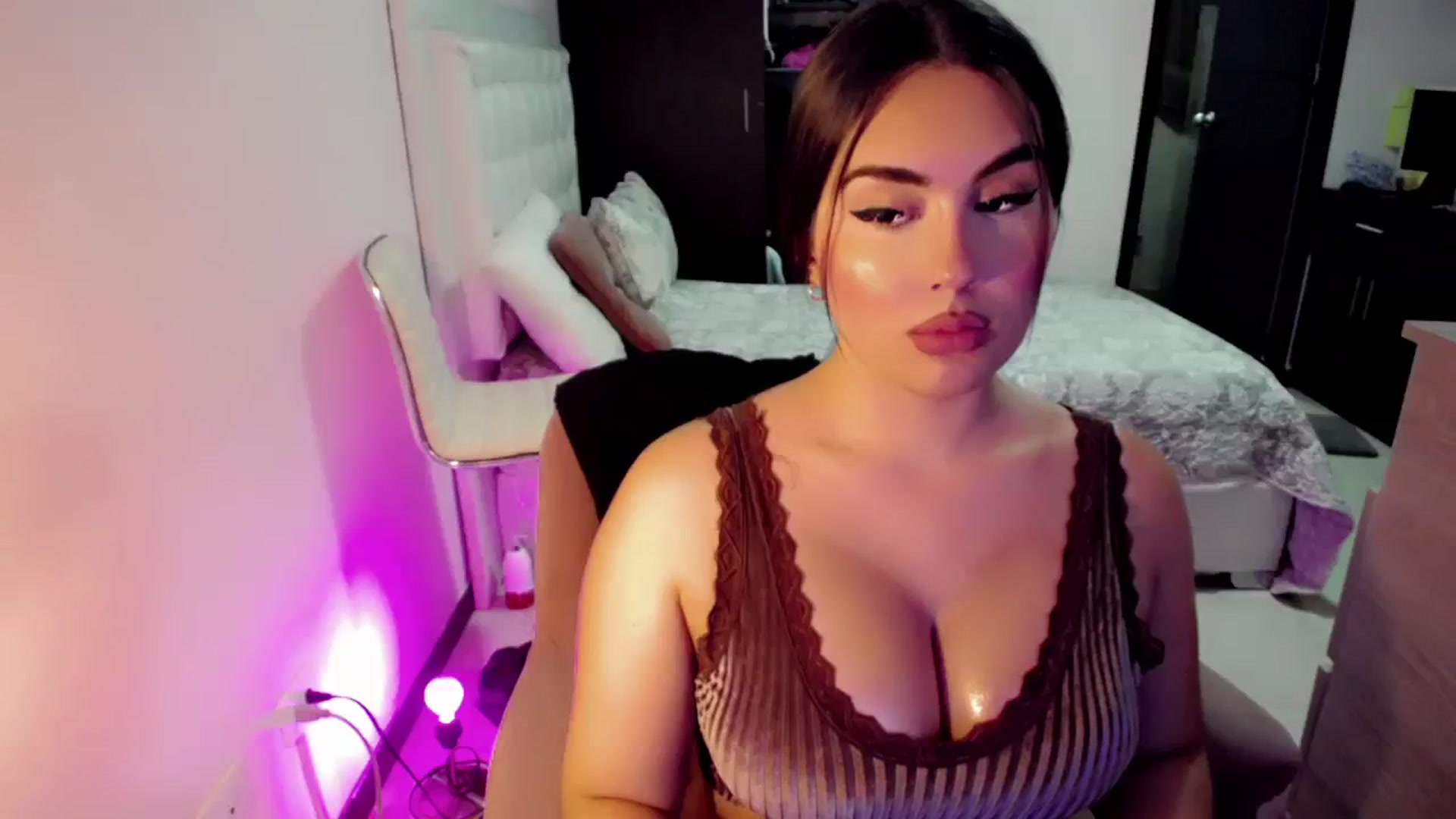 Gallery image thumbnail from CrazyChanel's myfreecams stream on, 08/08/2023, 06:57 image 19 of 20