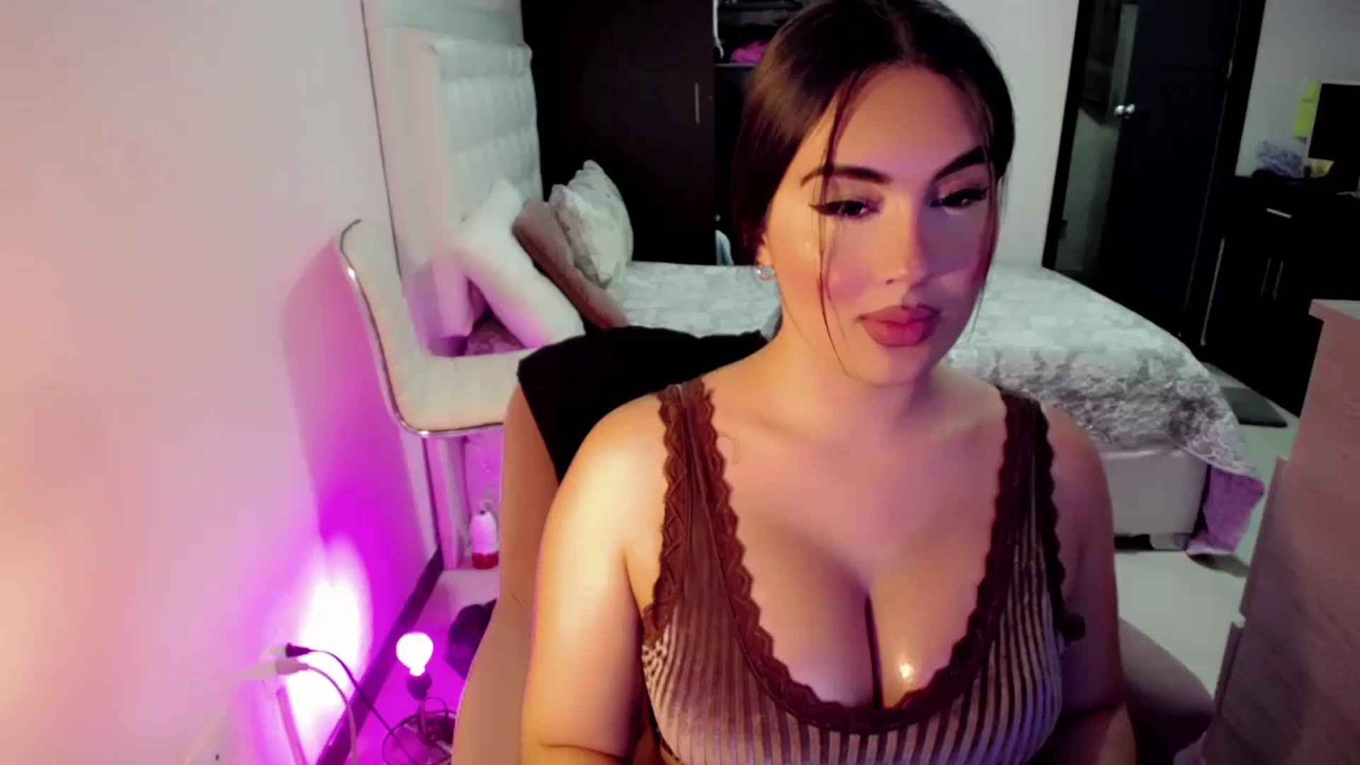 Gallery image thumbnail from CrazyChanel's myfreecams stream on, 08/08/2023, 06:57 image 16 of 20