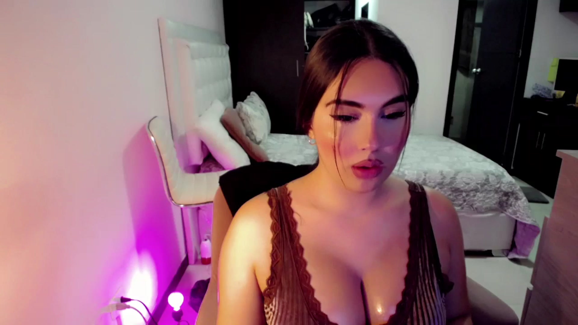 Gallery image thumbnail from CrazyChanel's myfreecams stream on, 08/08/2023, 06:57 image 12 of 20