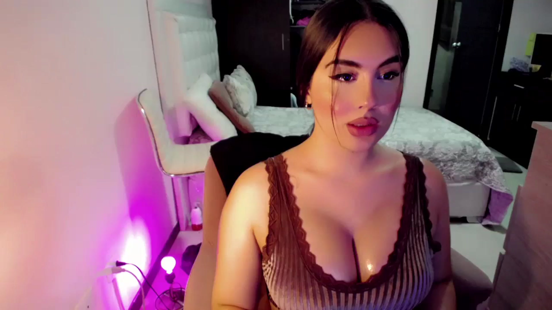 Gallery image thumbnail from CrazyChanel's myfreecams stream on, 08/08/2023, 06:57 image 14 of 20