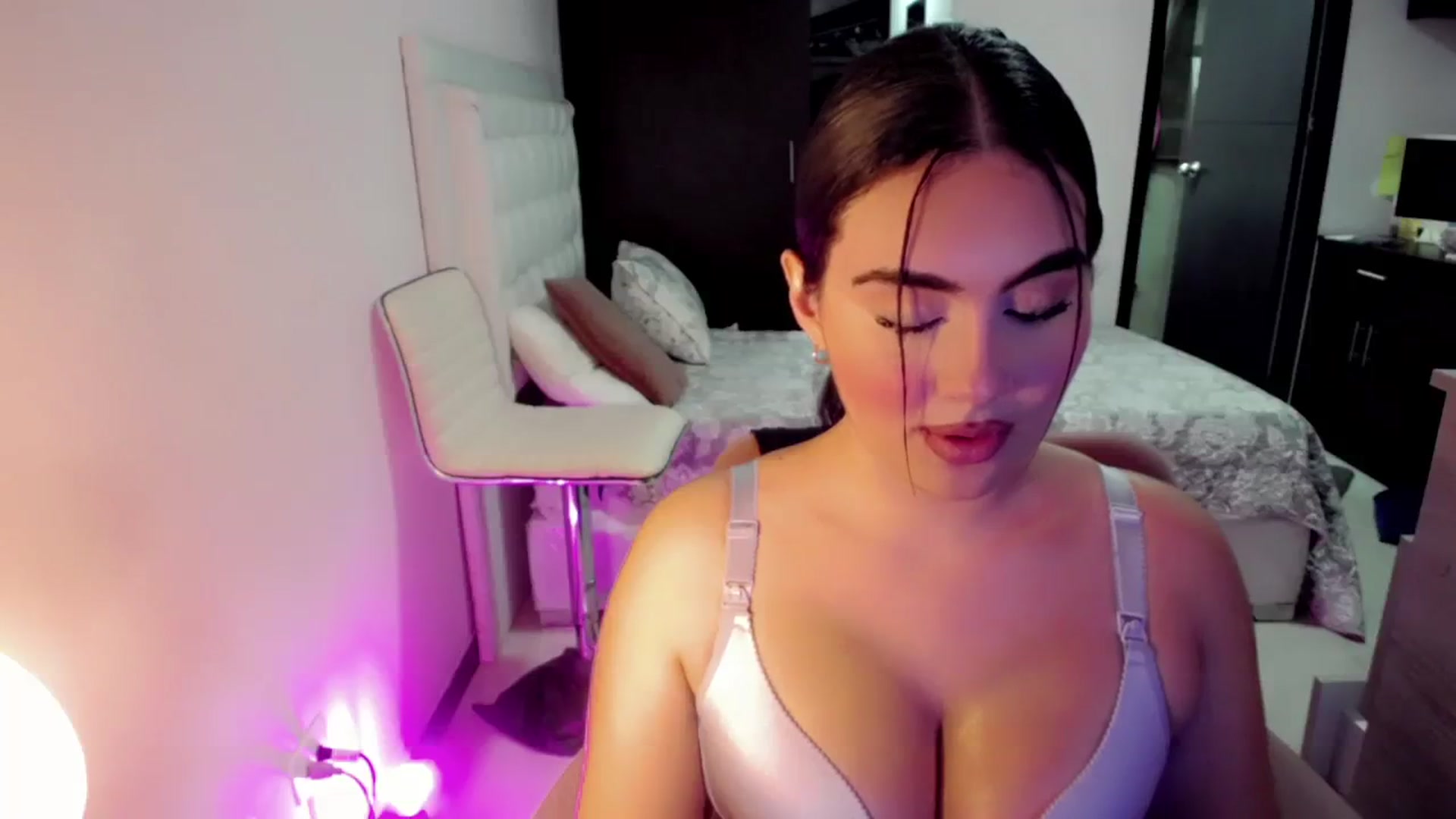 Gallery image thumbnail from CrazyChanel's myfreecams stream on, 08/16/2023, 07:45 image 16 of 20