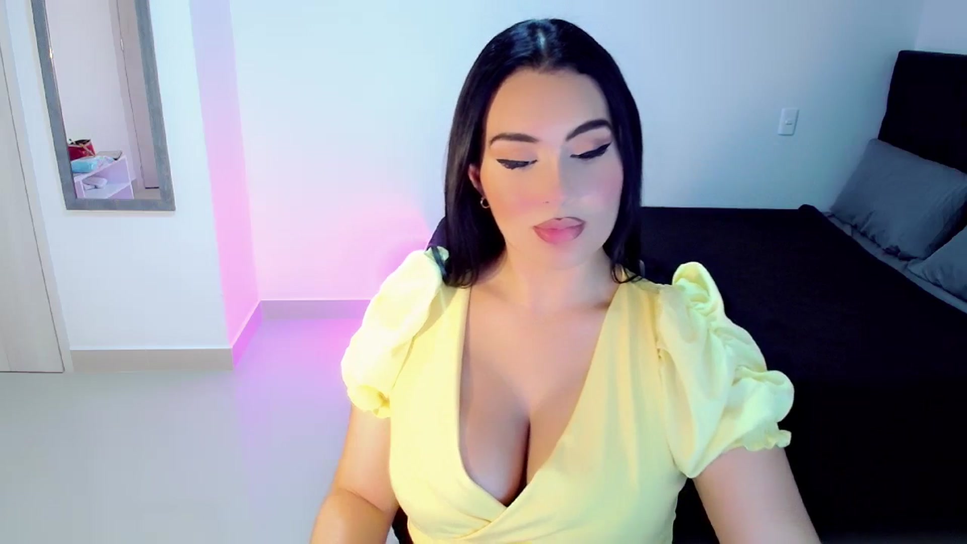Gallery image thumbnail from CrazyChanel's myfreecams stream on, 08/30/2023, 09:39 image 9 of 20