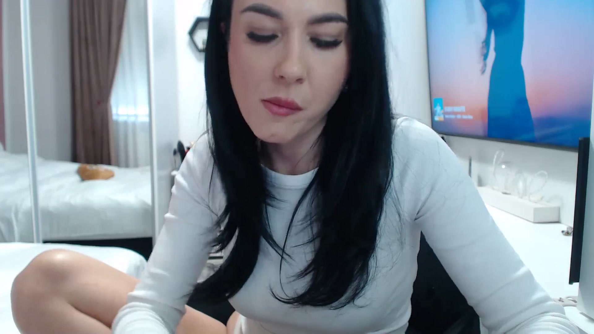 Gallery image thumbnail from CrazyDi's myfreecams stream on, 01/10/2025, 12:47 image 18 of 20