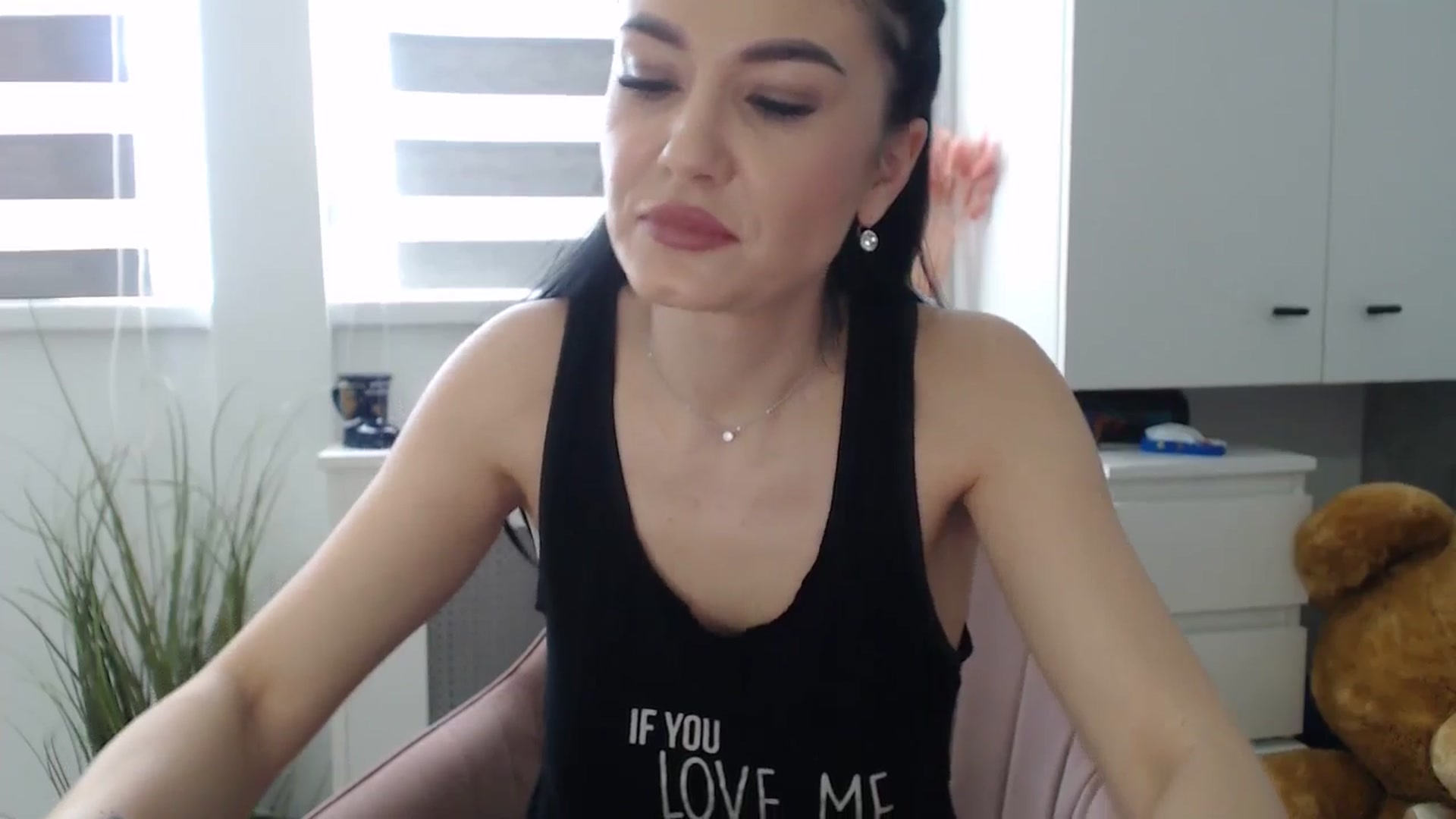 Gallery image thumbnail from CrazyDi's myfreecams stream on, 01/19/2025, 11:35 image 17 of 20