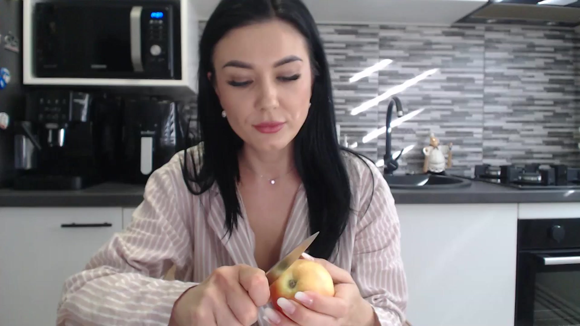 Gallery image thumbnail from CrazyDi's myfreecams stream on, 01/28/2025, 12:50 image 6 of 20