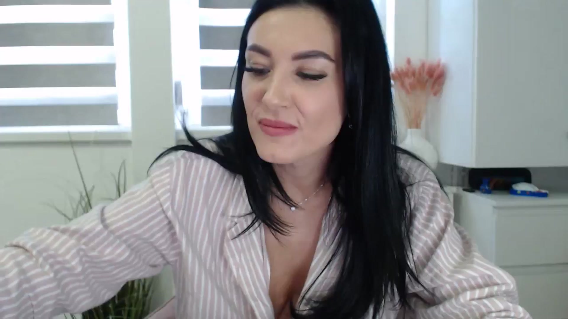 Gallery image thumbnail from CrazyDi's myfreecams stream on, 02/02/2025, 12:07 image 16 of 20