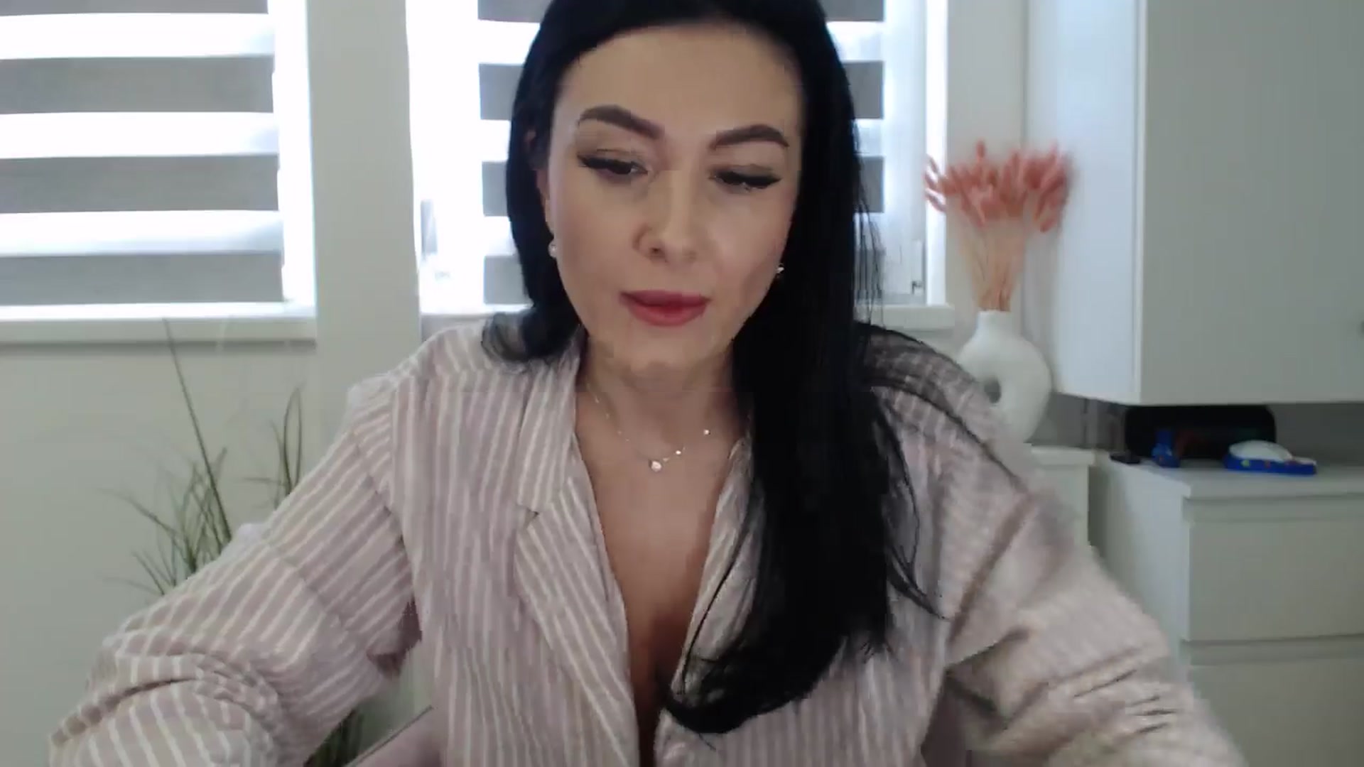 Gallery image thumbnail from CrazyDi's myfreecams stream on, 02/02/2025, 12:07 image 11 of 20
