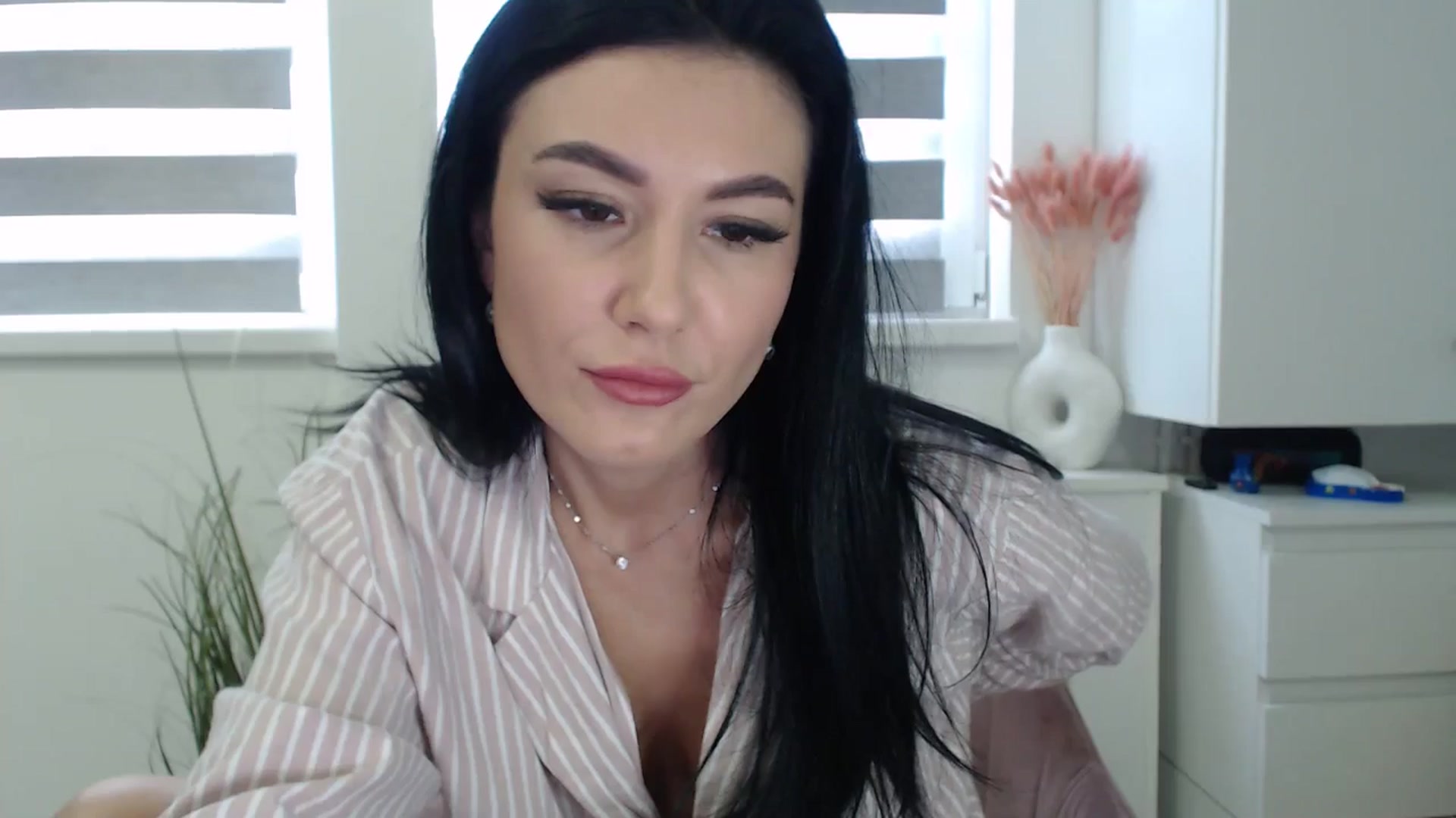 Gallery image thumbnail from CrazyDi's myfreecams stream on, 02/02/2025, 12:07 image 13 of 20