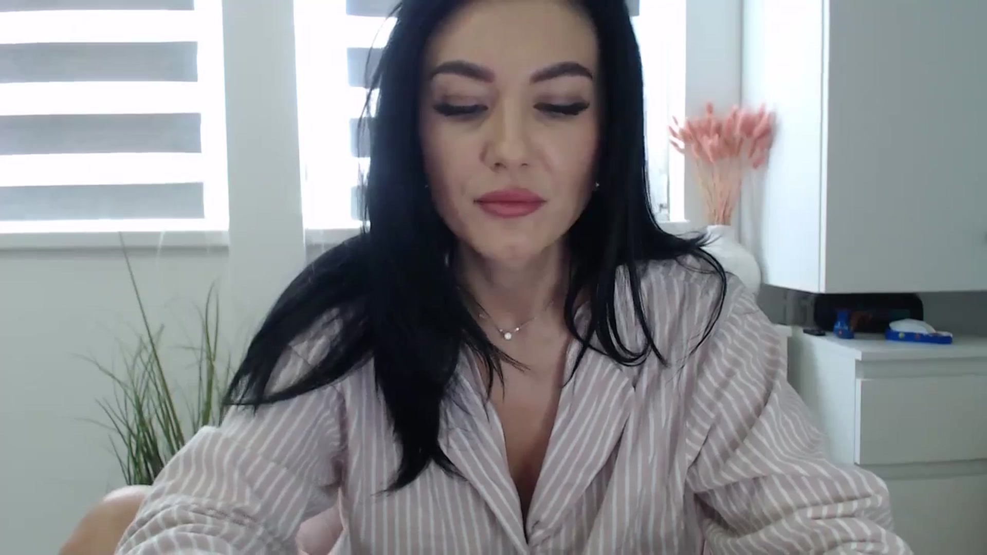 Gallery image thumbnail from CrazyDi's myfreecams stream on, 02/02/2025, 12:07 image 3 of 20