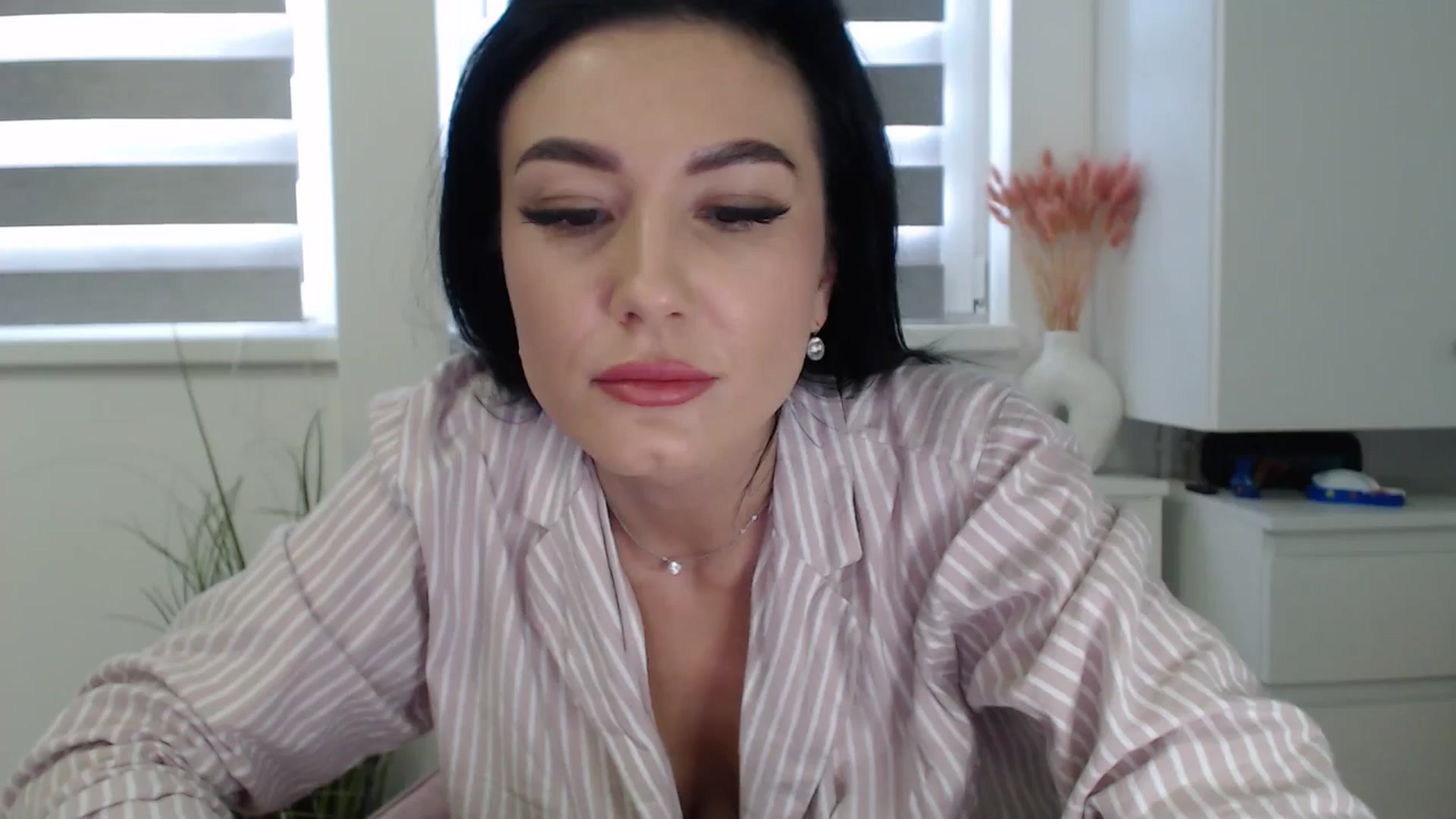 Gallery image thumbnail from CrazyDi's myfreecams stream on, 02/02/2025, 12:07 image 18 of 20