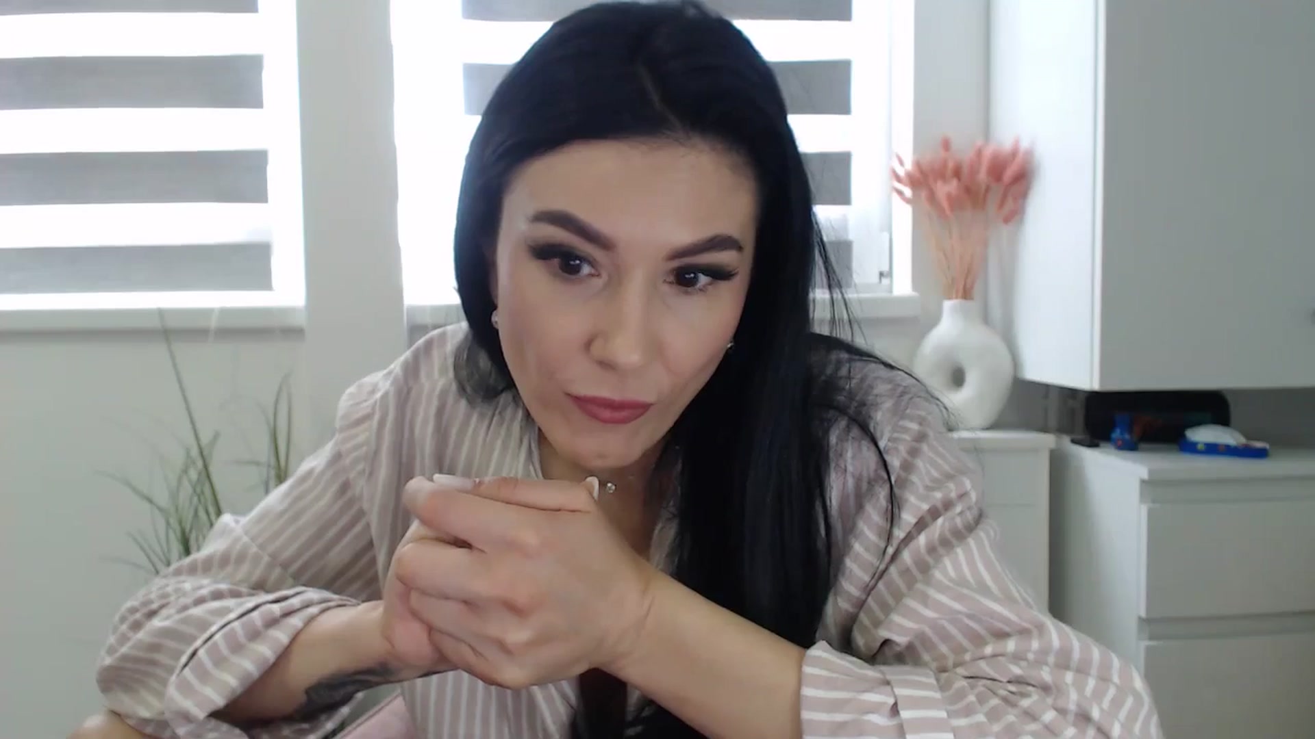 Gallery image thumbnail from CrazyDi's myfreecams stream on, 02/02/2025, 12:07 image 12 of 20