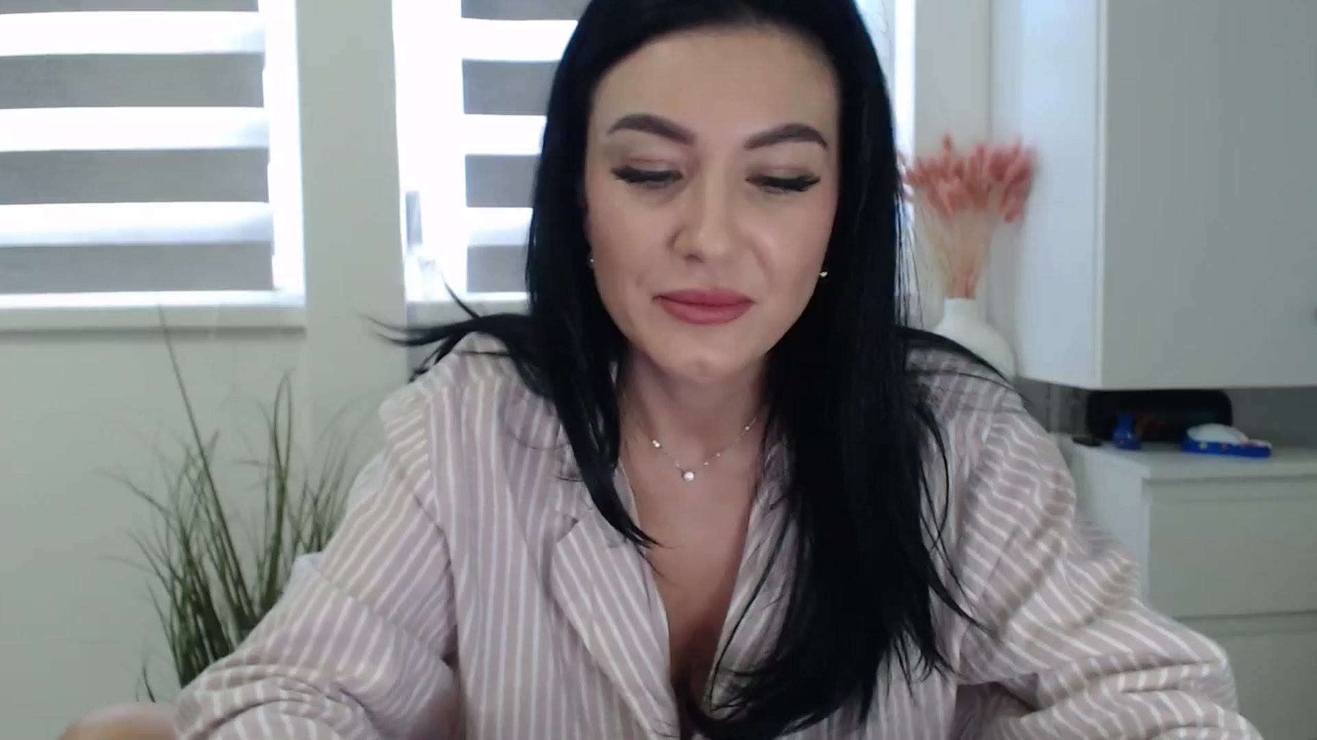 Gallery image thumbnail from CrazyDi's myfreecams stream on, 02/02/2025, 12:07 image 14 of 20