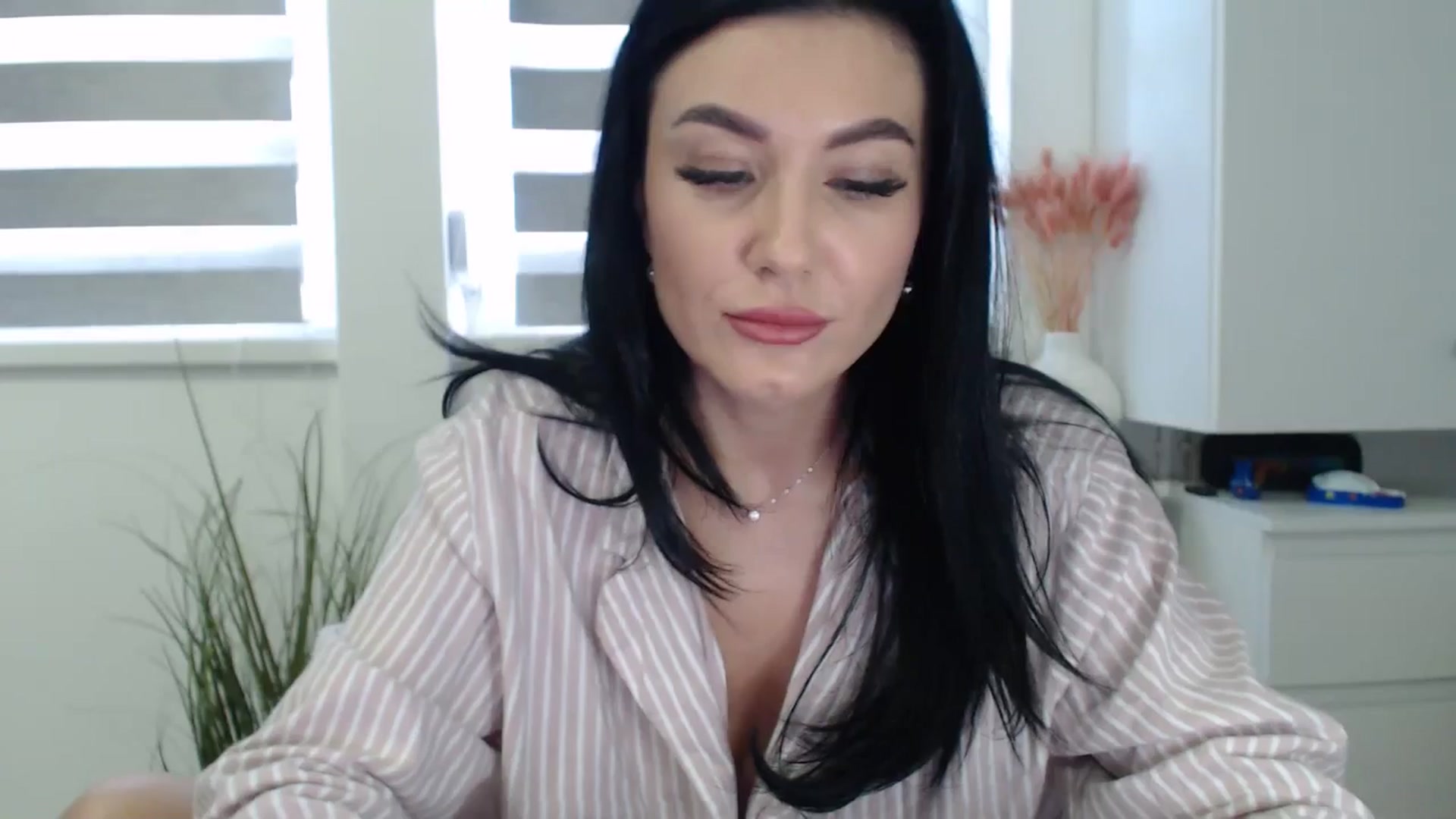 Gallery image thumbnail from CrazyDi's myfreecams stream on, 02/02/2025, 12:07 image 15 of 20