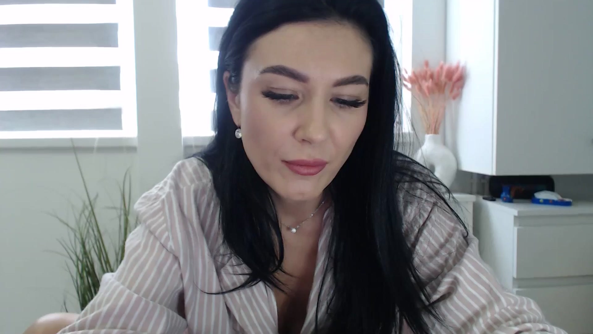 Gallery image thumbnail from CrazyDi's myfreecams stream on, 02/02/2025, 12:07 image 9 of 20