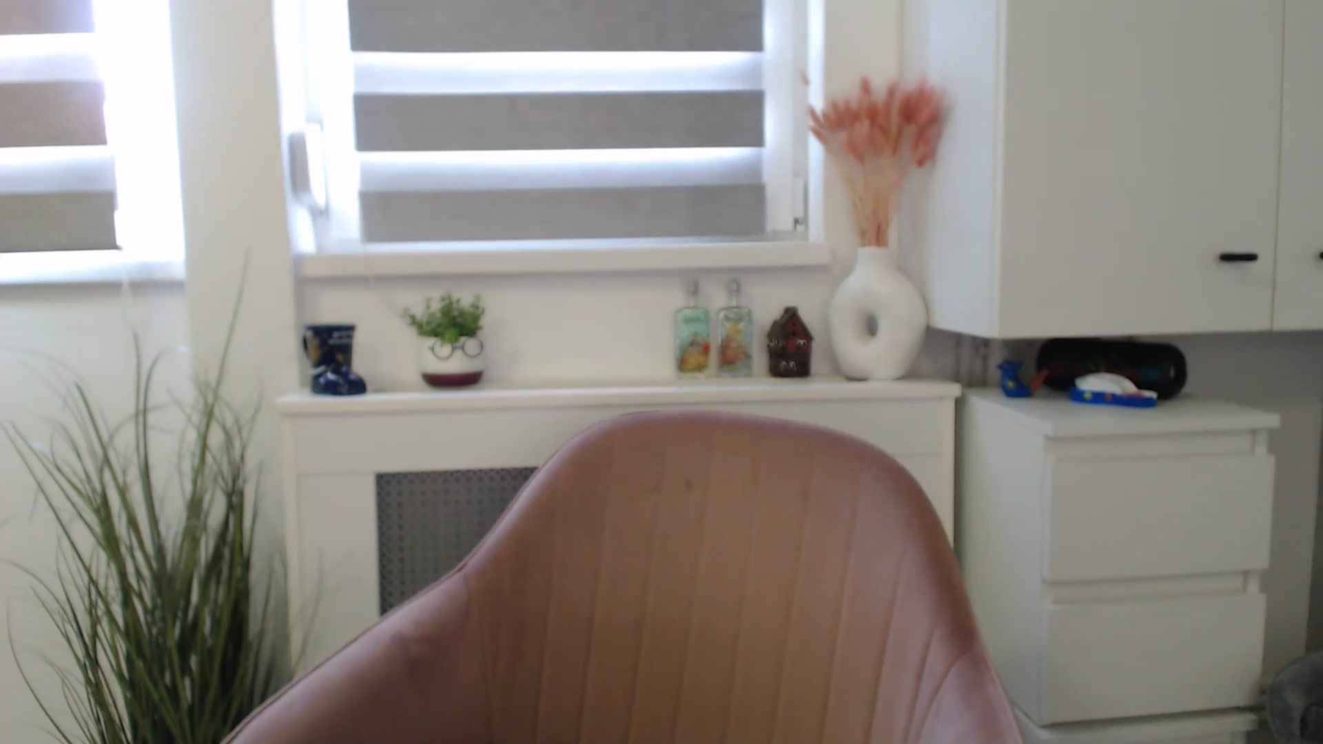 Gallery image thumbnail from CrazyDi's myfreecams stream on, 05/21/2025, 11:41 image 15 of 20