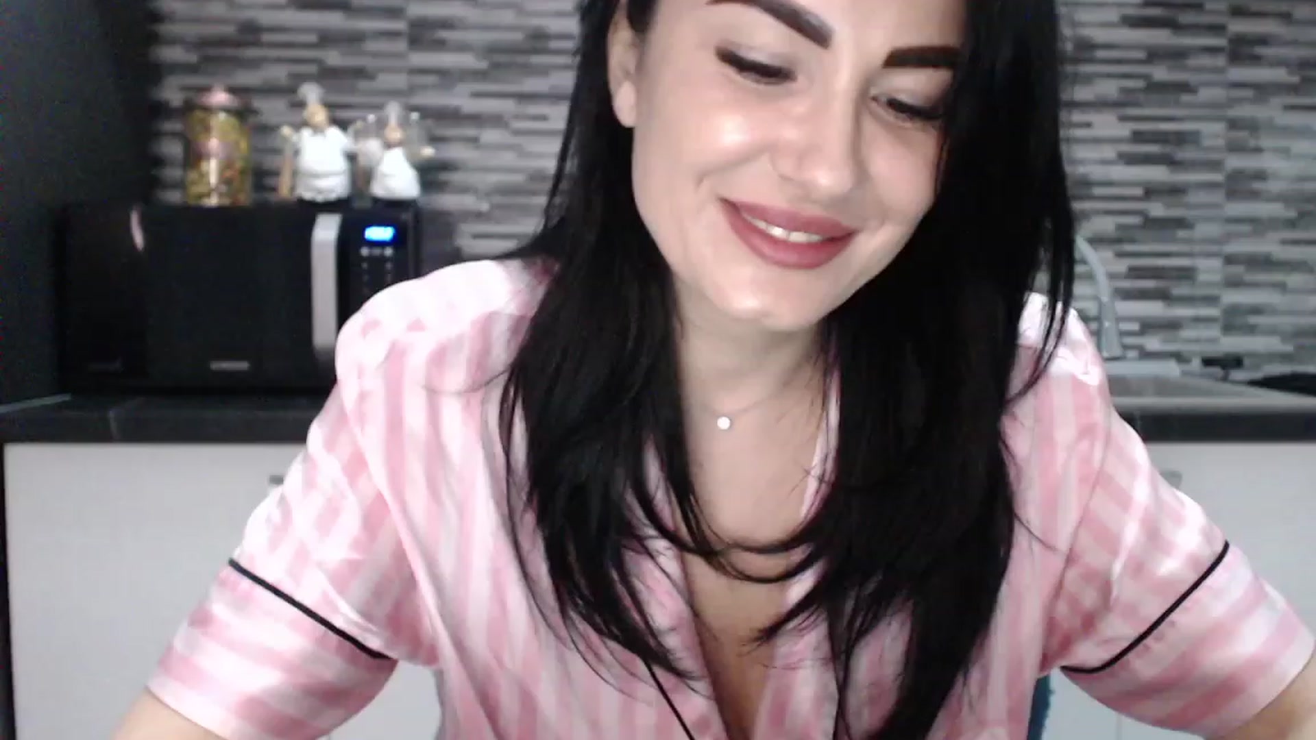 Gallery image thumbnail from CrazyDiana's myfreecams stream on, 05/02/2023, 21:45 image 9 of 20