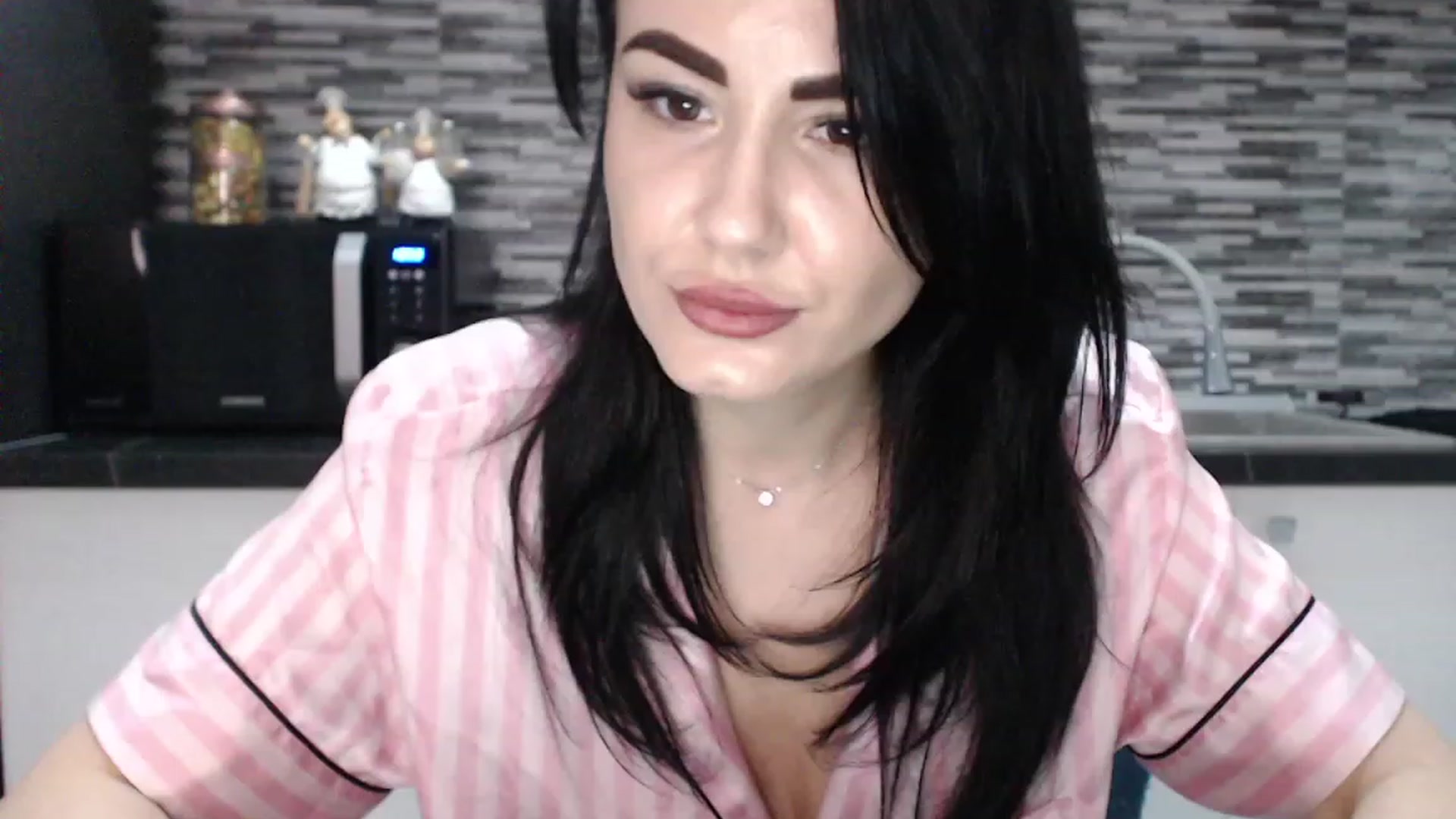 Gallery image thumbnail from CrazyDiana's myfreecams stream on, 05/02/2023, 21:45 image 3 of 20