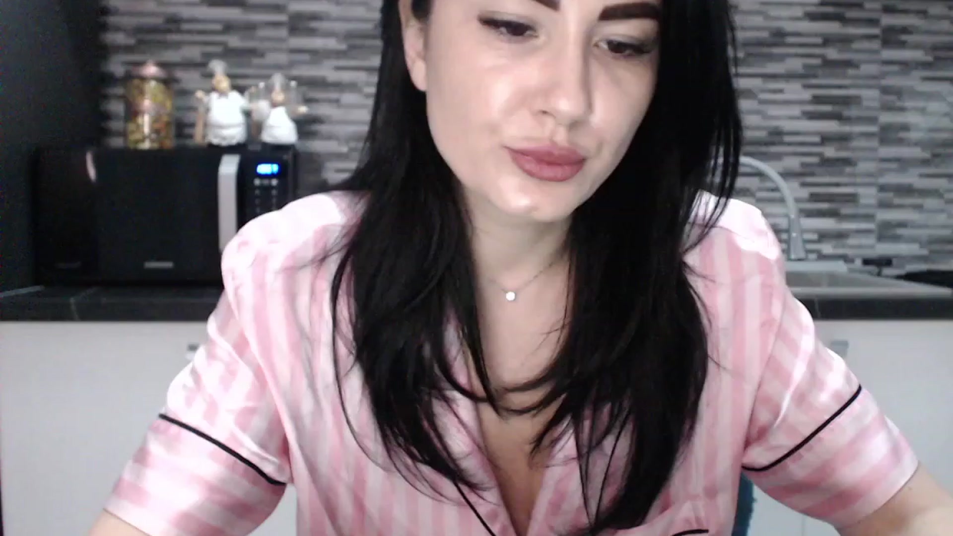 Gallery image thumbnail from CrazyDiana's myfreecams stream on, 05/02/2023, 21:45 image 2 of 20