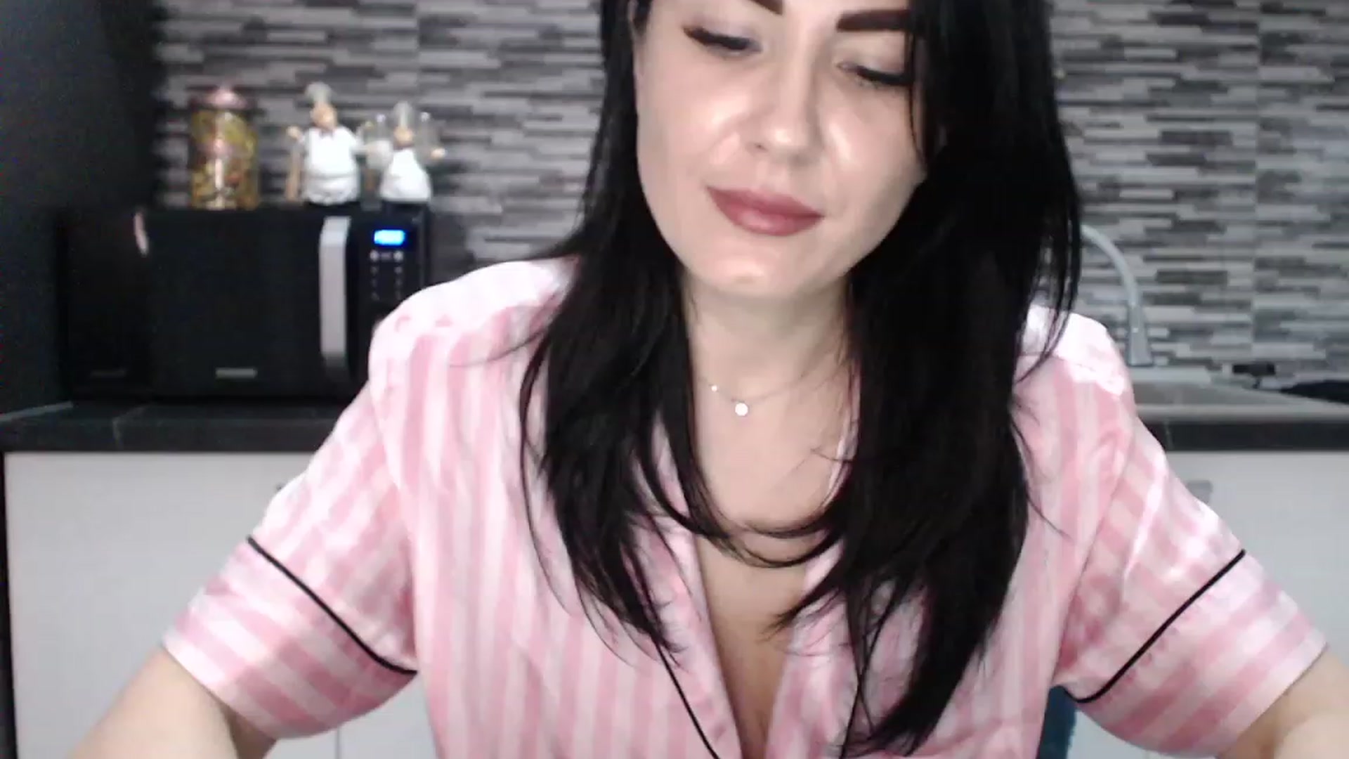 Gallery image thumbnail from CrazyDiana's myfreecams stream on, 05/02/2023, 21:45 image 6 of 20