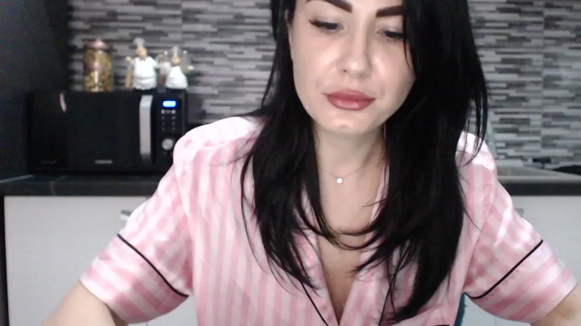 Gallery image thumbnail from CrazyDiana's myfreecams stream on, 05/02/2023, 21:45 image 4 of 20