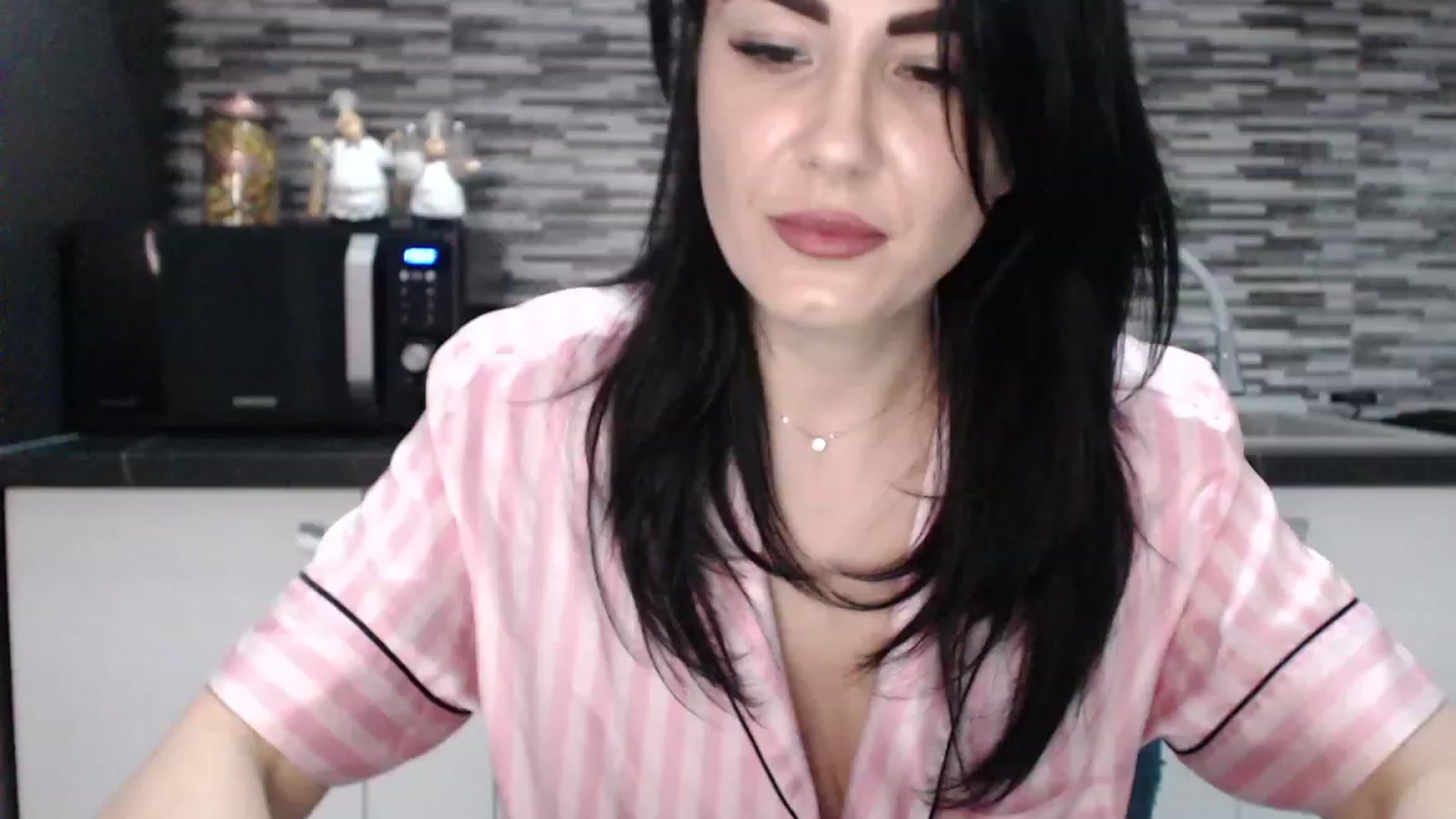 Gallery image thumbnail from CrazyDiana's myfreecams stream on, 05/02/2023, 21:45 image 7 of 20