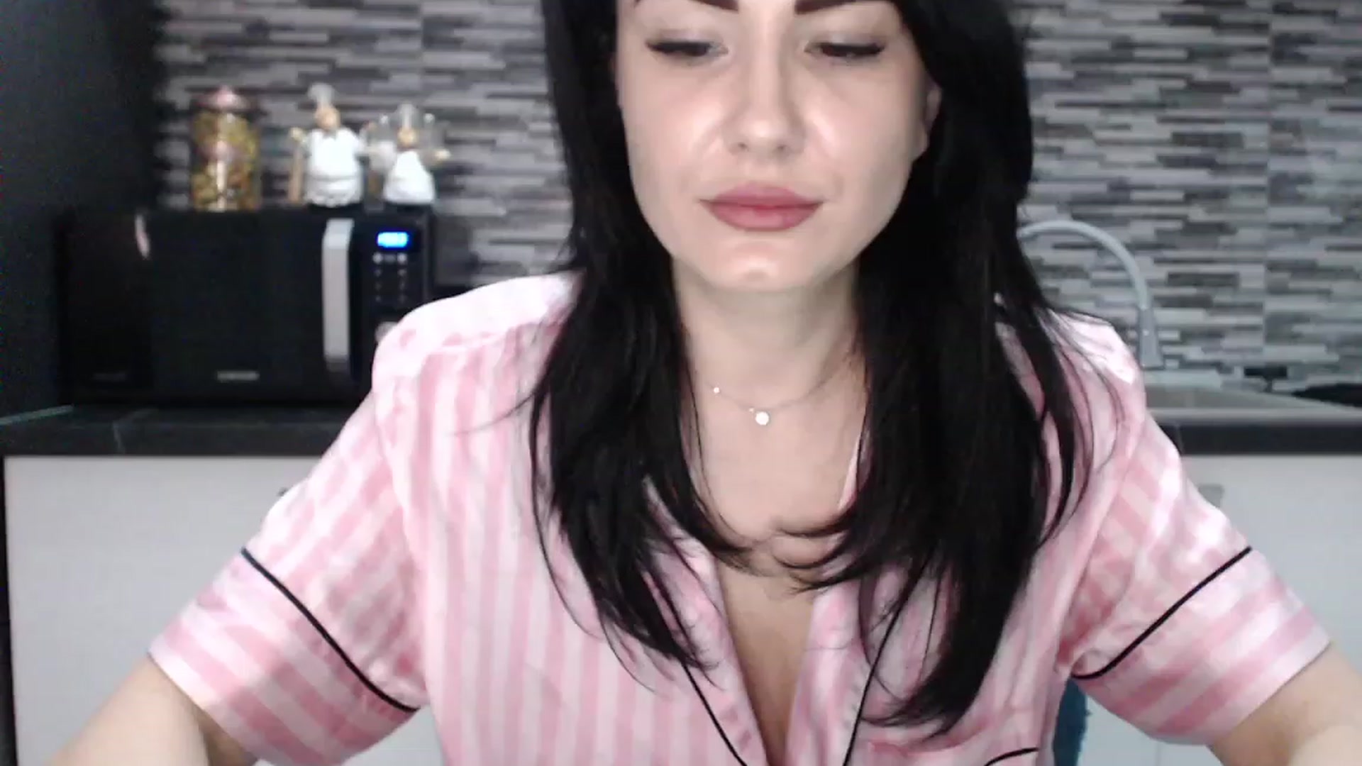 Gallery image thumbnail from CrazyDiana's myfreecams stream on, 05/02/2023, 21:45 image 10 of 20