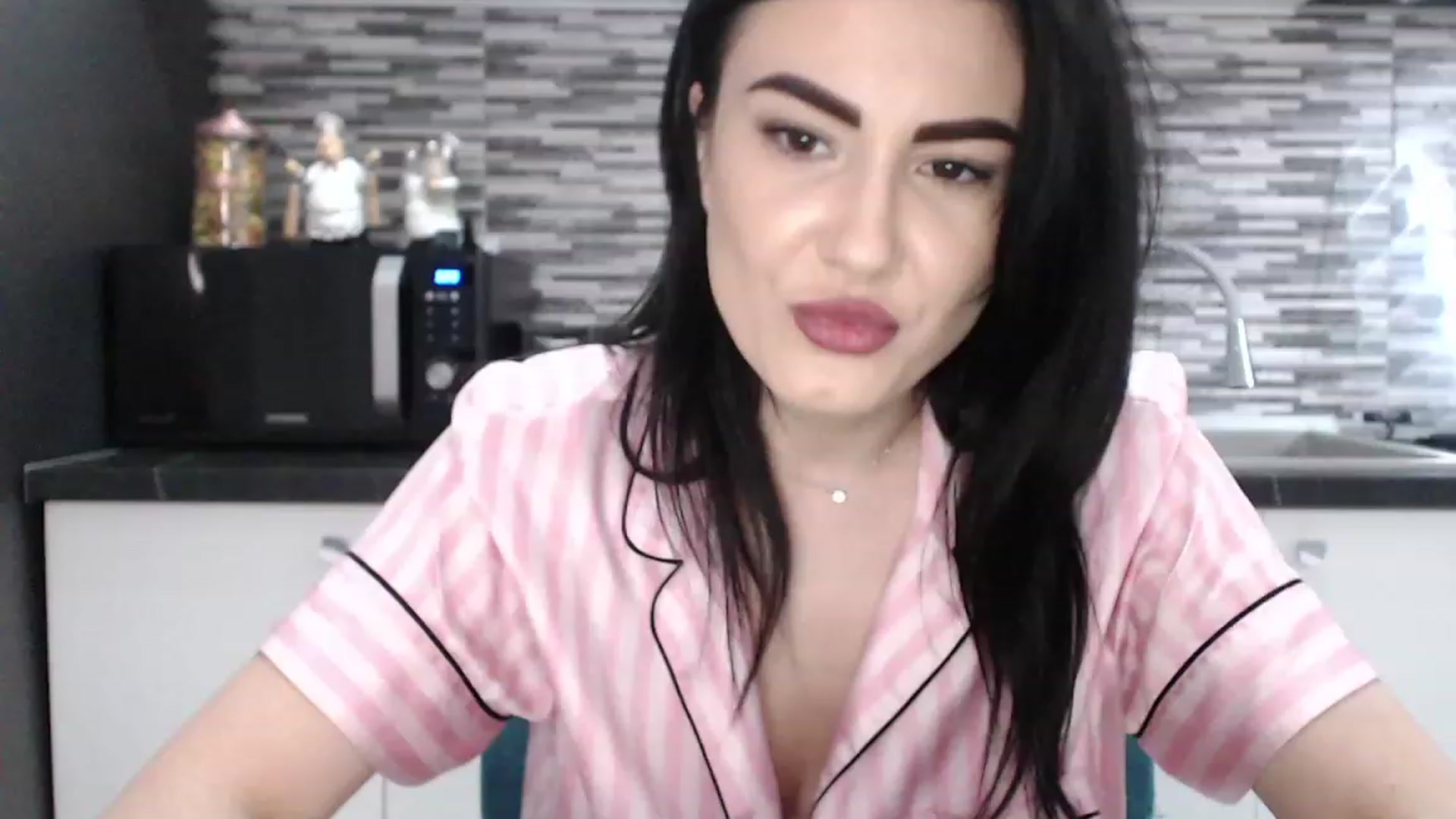 Gallery image thumbnail from CrazyDiana's myfreecams stream on, 05/15/2023, 05:59 image 19 of 20