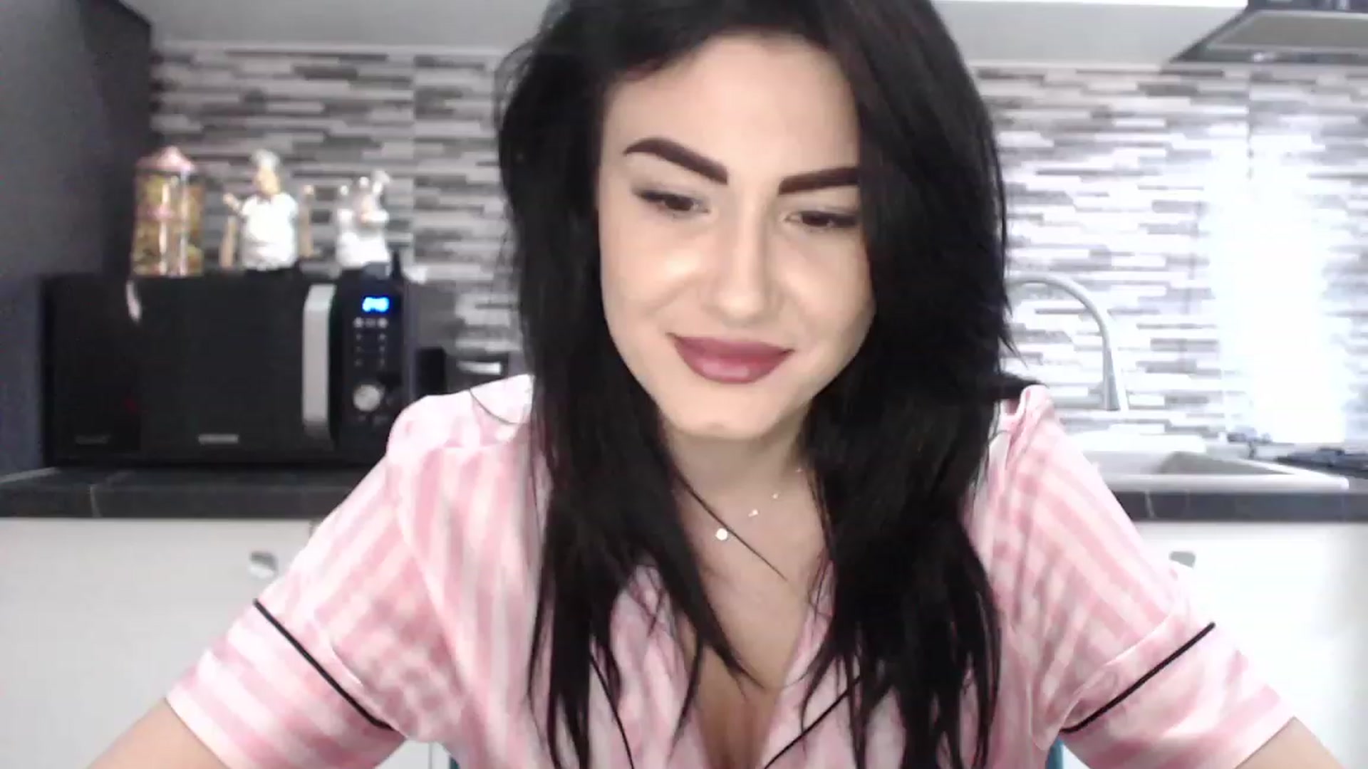 Gallery image thumbnail from CrazyDiana's myfreecams stream on, 05/15/2023, 05:59 image 2 of 20