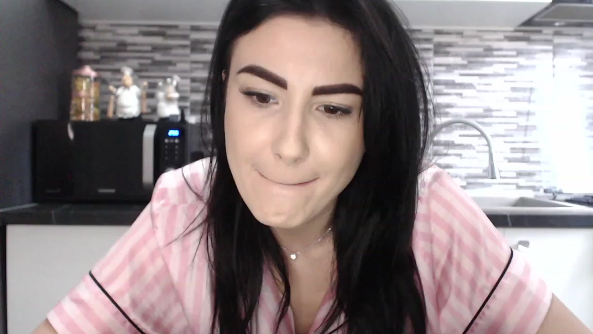 Gallery image thumbnail from CrazyDiana's myfreecams stream on, 05/15/2023, 05:59 image 9 of 20