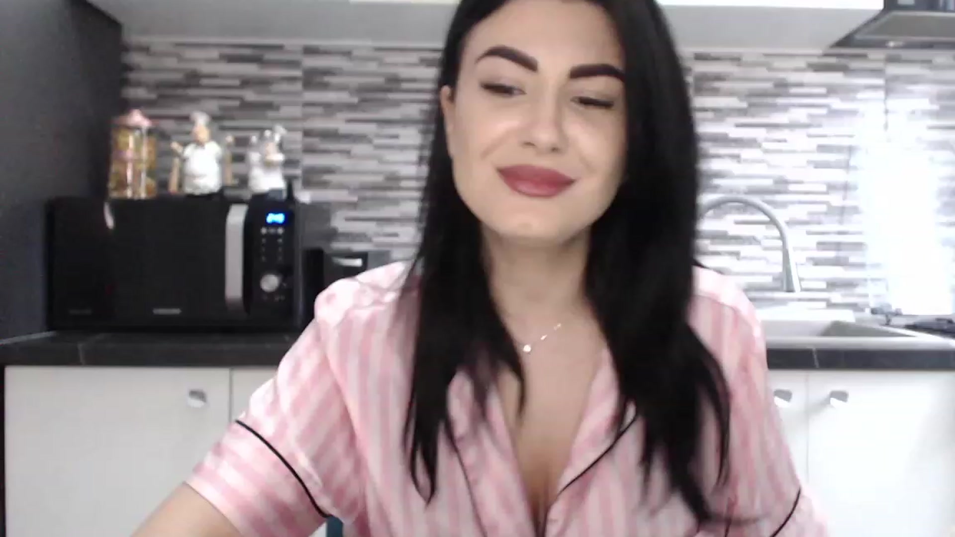 Gallery image thumbnail from CrazyDiana's myfreecams stream on, 05/15/2023, 05:59 image 6 of 20