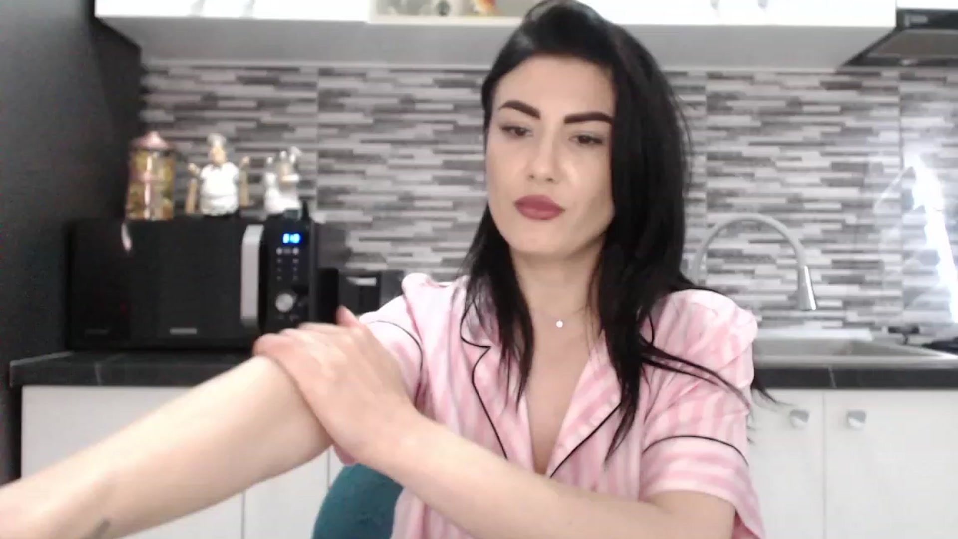 Gallery image thumbnail from CrazyDiana's myfreecams stream on, 05/15/2023, 05:59 image 16 of 20
