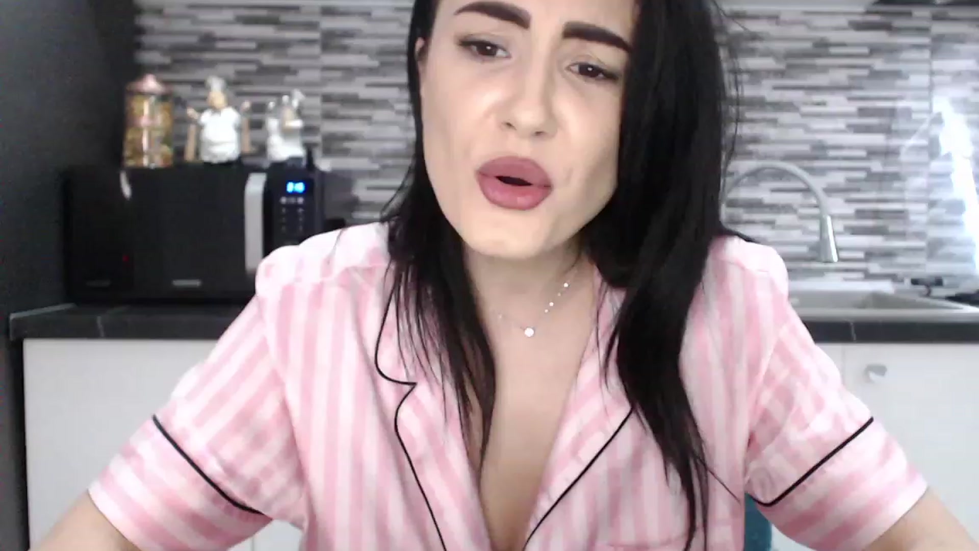 Gallery image thumbnail from CrazyDiana's myfreecams stream on, 05/15/2023, 05:59 image 17 of 20