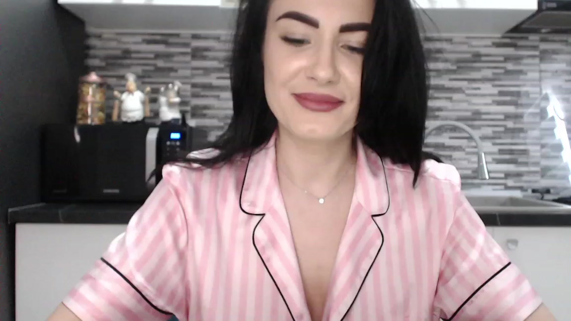 Gallery image thumbnail from CrazyDiana's myfreecams stream on, 05/15/2023, 05:59 image 13 of 20