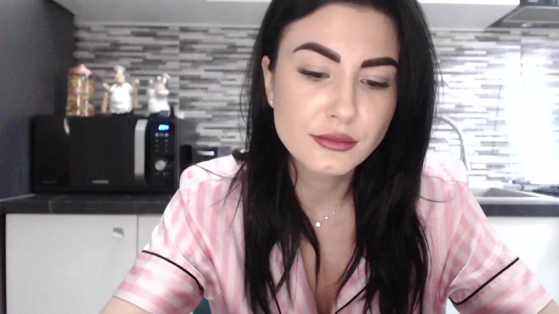 Gallery image thumbnail from CrazyDiana's myfreecams stream on, 05/15/2023, 05:59 image 8 of 20