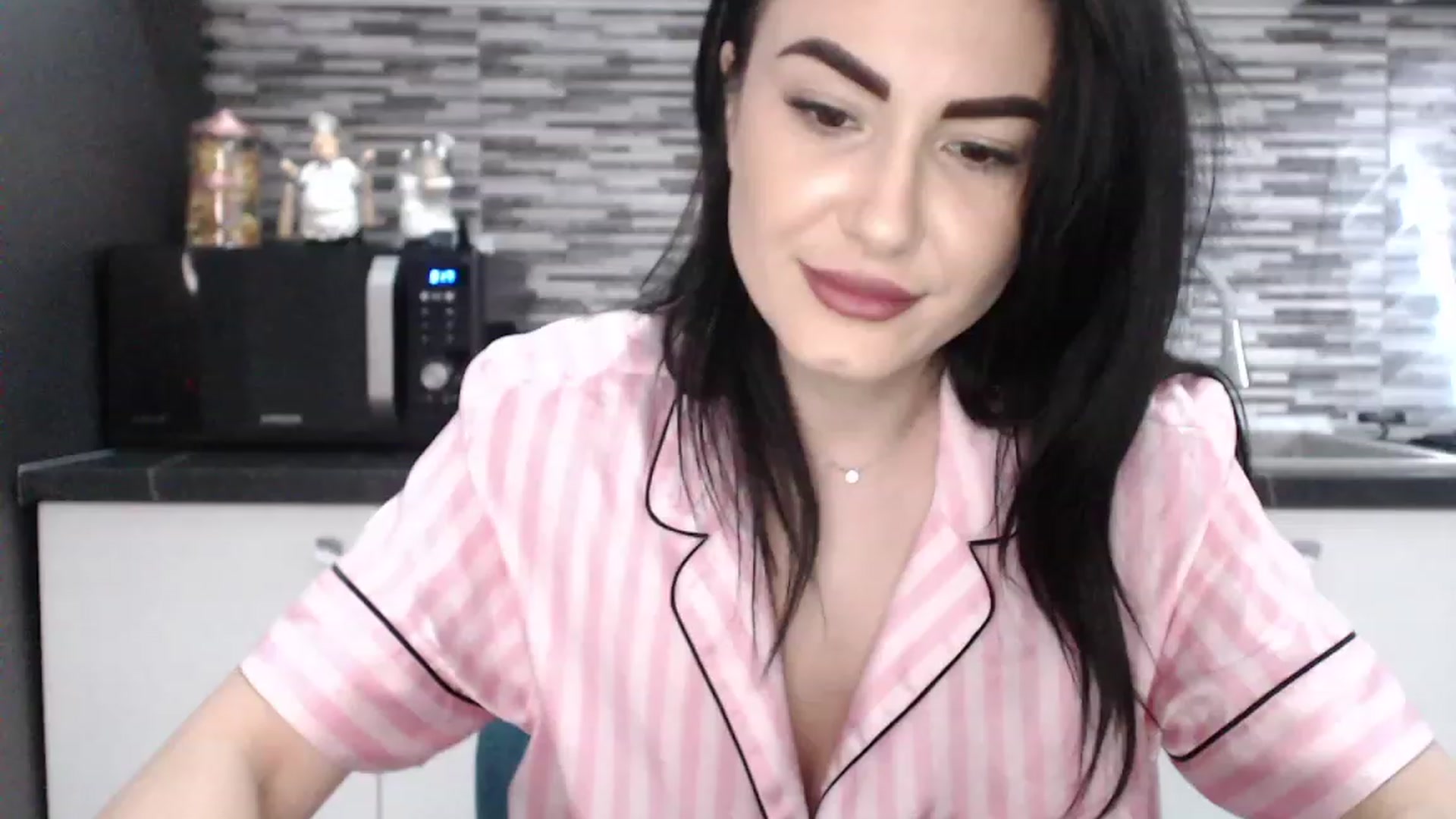 Gallery image thumbnail from CrazyDiana's myfreecams stream on, 05/15/2023, 05:59 image 18 of 20