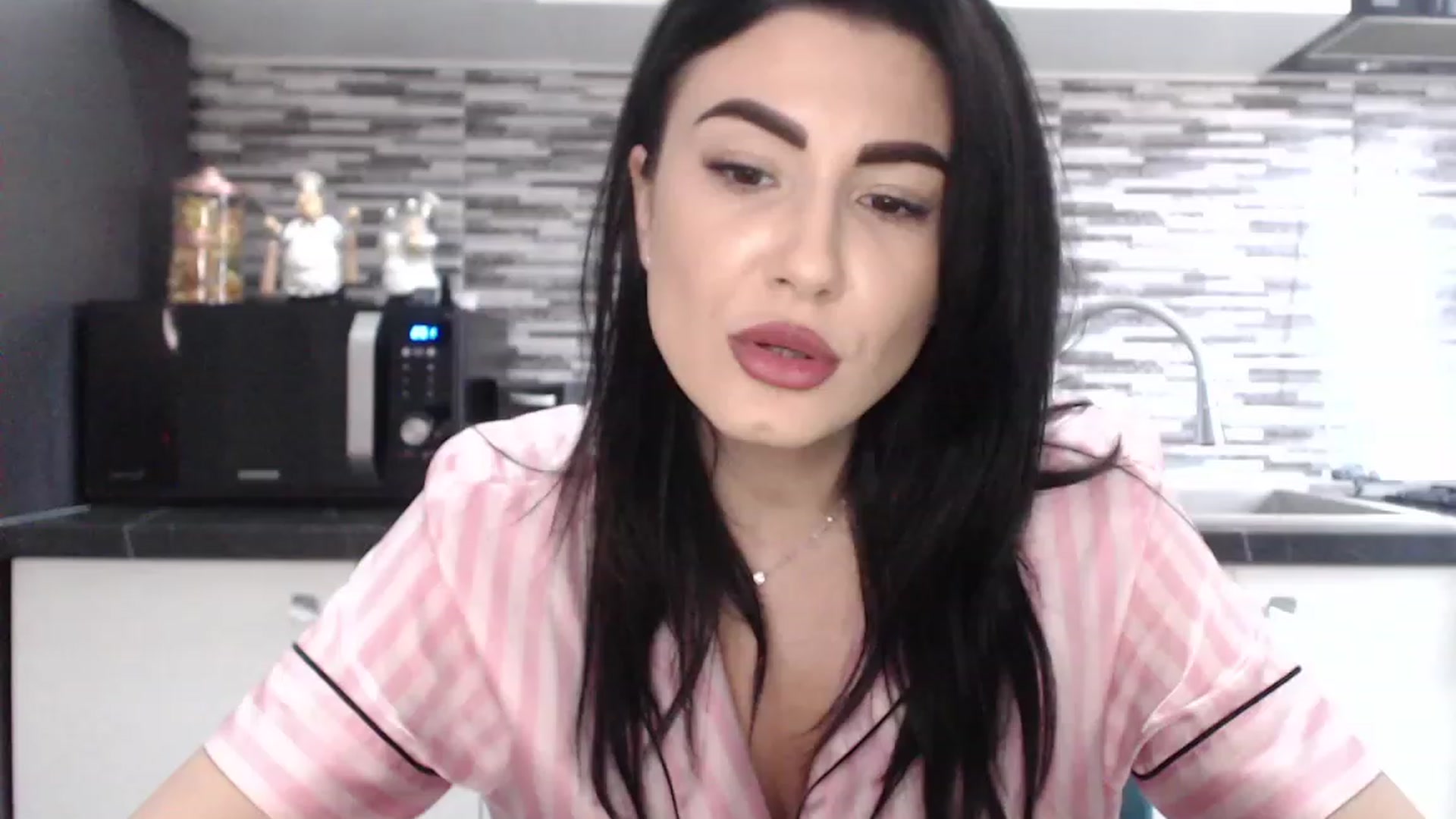 Gallery image thumbnail from CrazyDiana's myfreecams stream on, 05/15/2023, 05:59 image 7 of 20