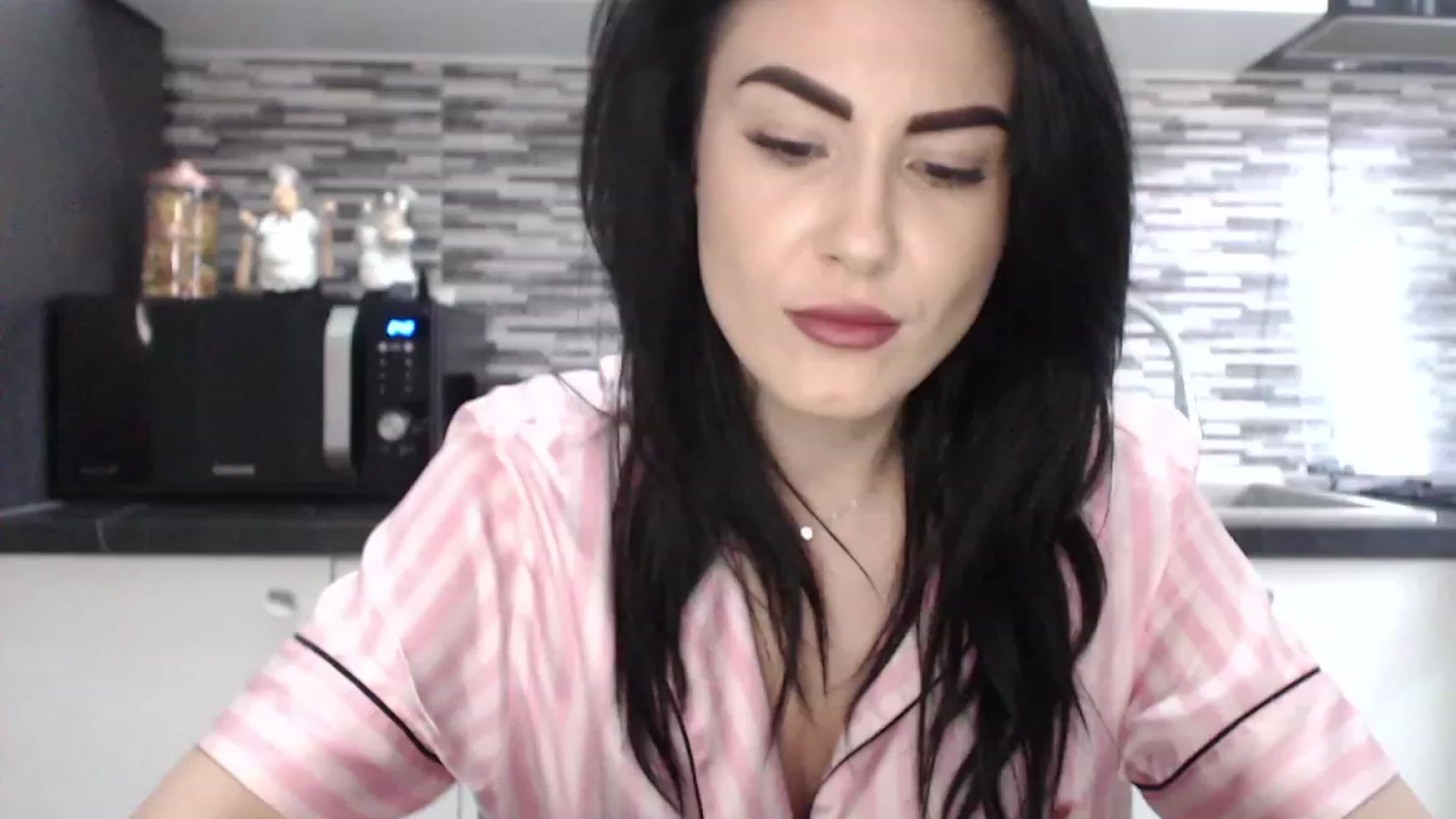 Gallery image thumbnail from CrazyDiana's myfreecams stream on, 05/15/2023, 05:59 image 3 of 20