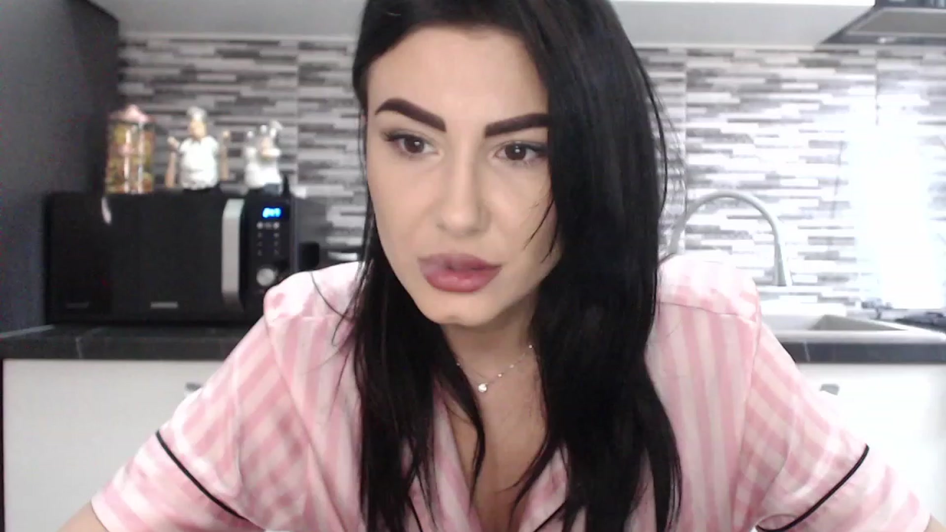 Gallery image thumbnail from CrazyDiana's myfreecams stream on, 05/15/2023, 05:59 image 5 of 20