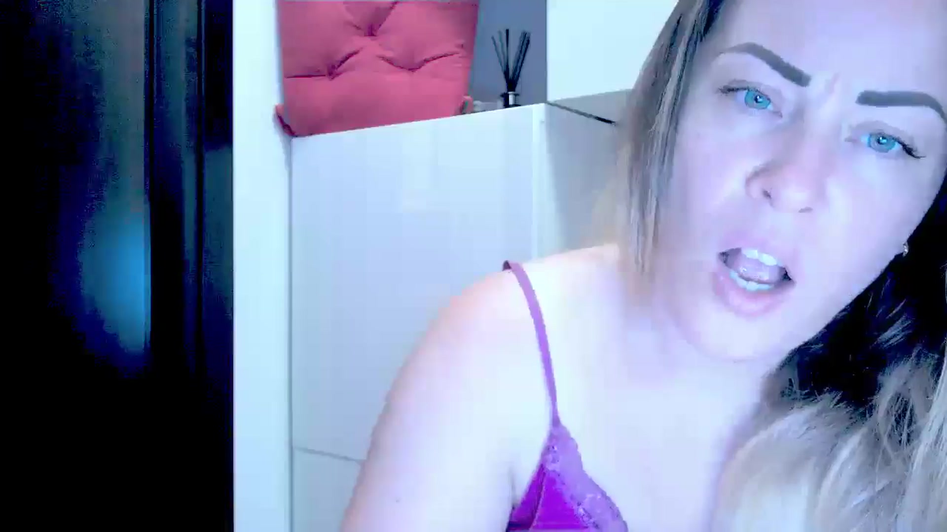 Gallery image thumbnail from Crazy_Ass's myfreecams stream on, 07/31/2024, 15:10 image 19 of 20