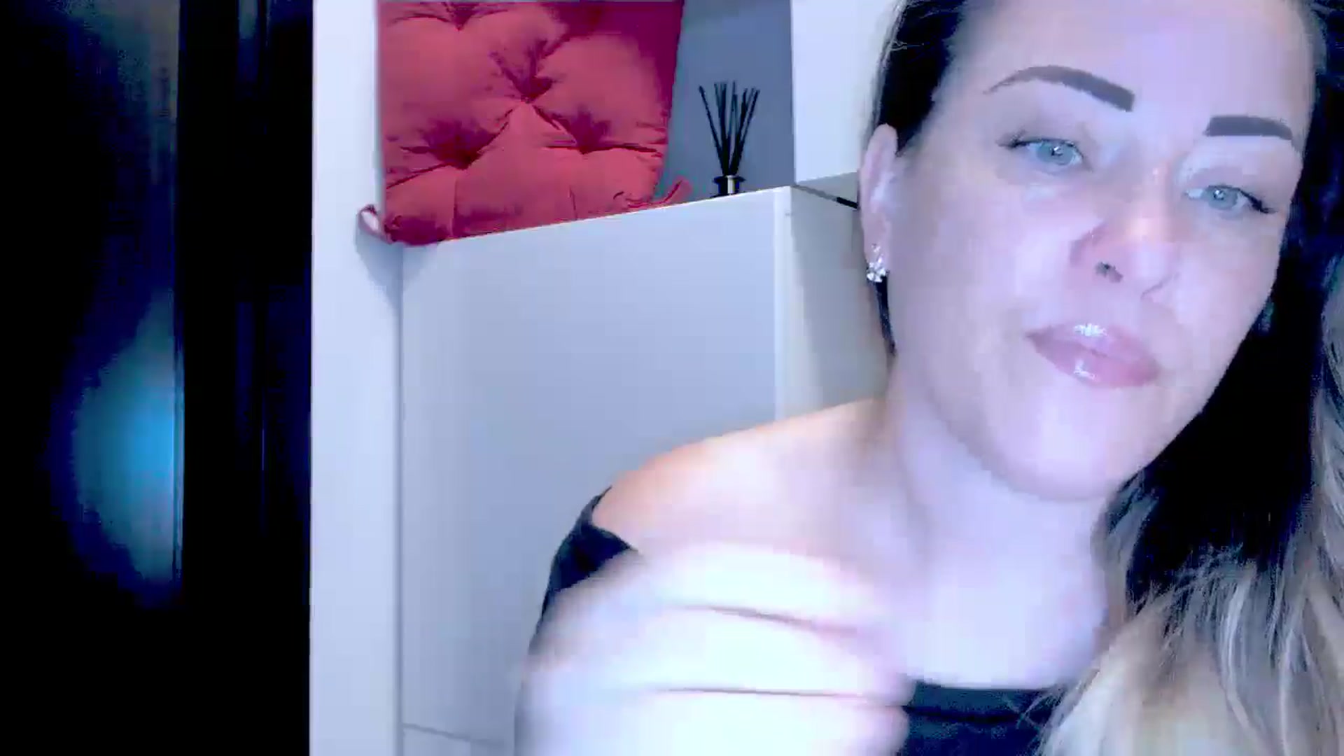 Gallery image thumbnail from Crazy_Ass's myfreecams stream on, 08/23/2024, 14:58 image 8 of 20