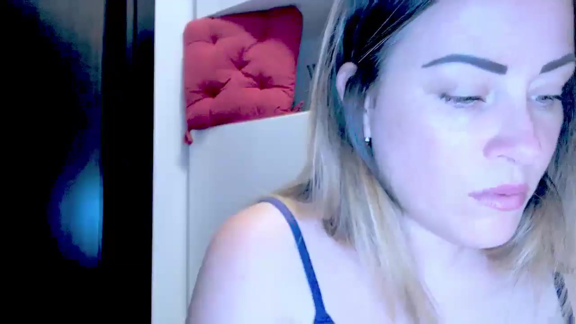 Gallery image thumbnail from Crazy_Ass's myfreecams stream on, 08/28/2024, 14:52 image 12 of 20