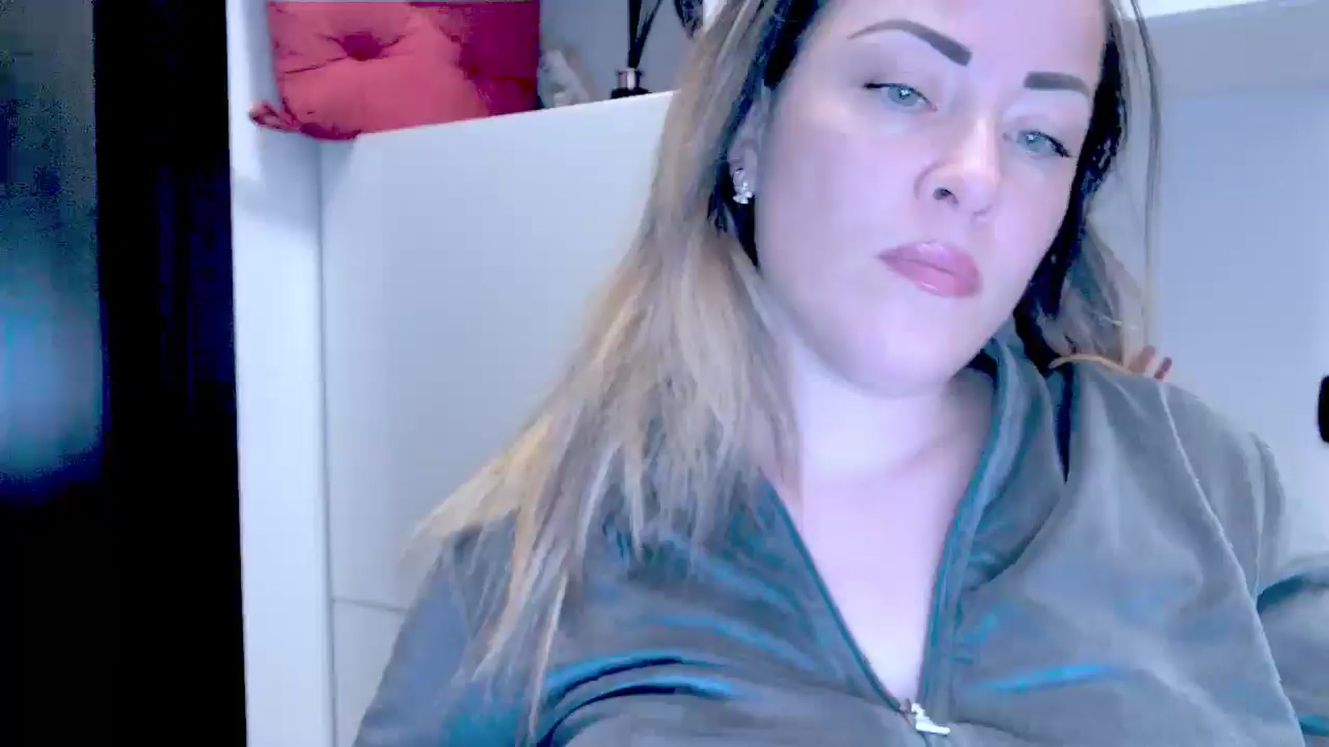 Gallery image thumbnail from Crazy_Ass's myfreecams stream on, 09/13/2024, 14:18 image 6 of 20