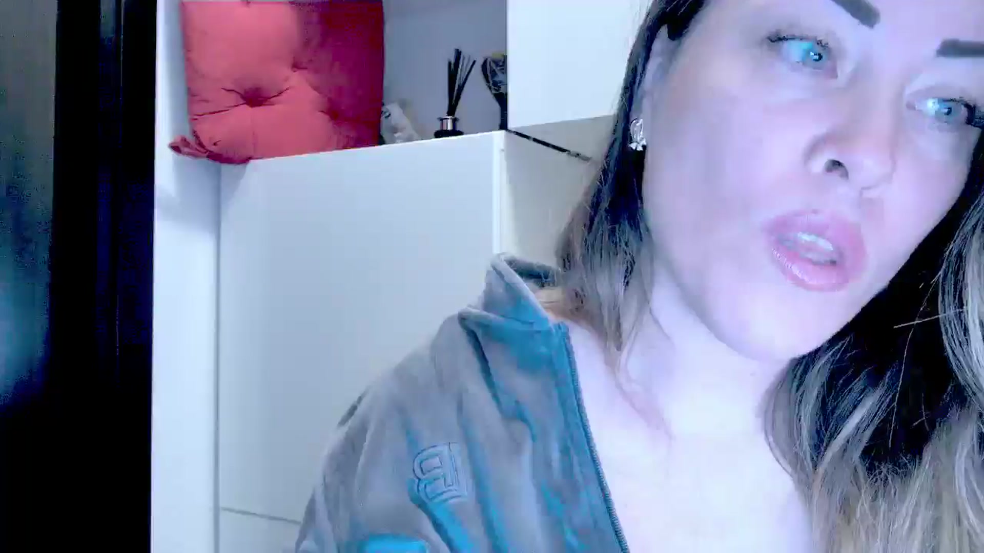 Gallery image thumbnail from Crazy_Ass's myfreecams stream on, 09/13/2024, 14:18 image 14 of 20