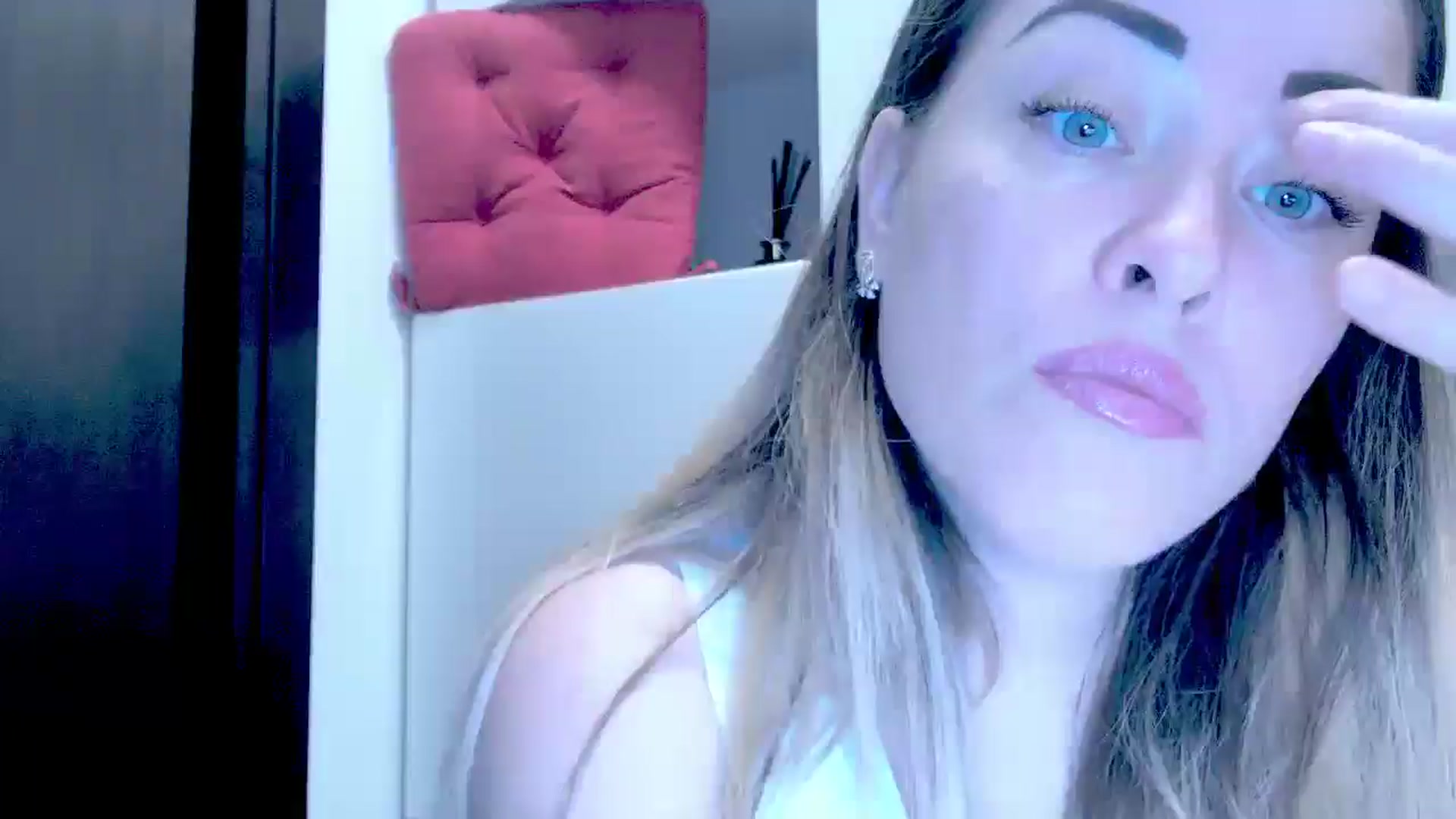 Gallery image thumbnail from Crazy_Ass's myfreecams stream on, 09/18/2024, 13:17 image 12 of 20