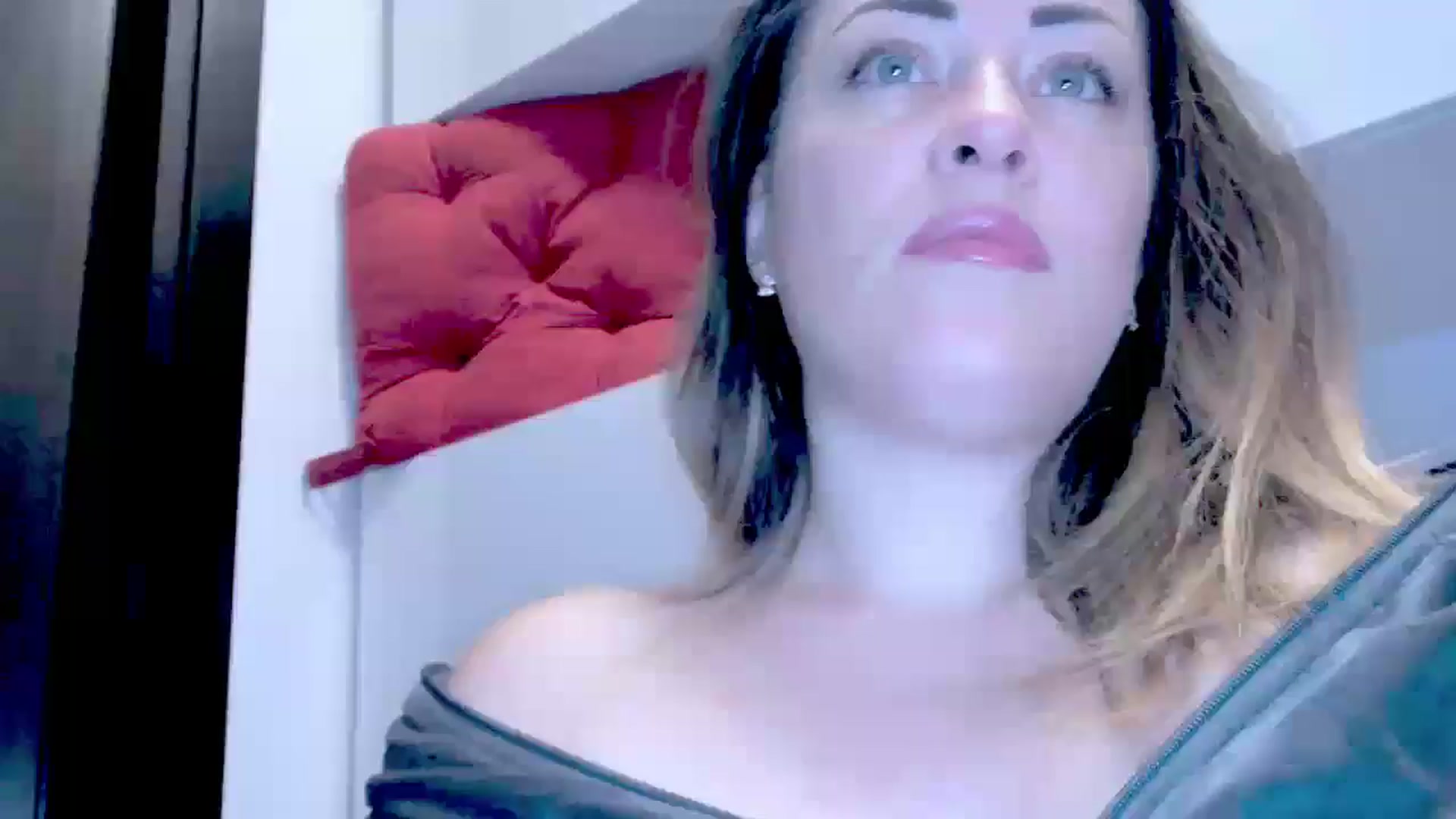 Gallery image thumbnail from Crazy_Ass's myfreecams stream on, 10/07/2024, 13:58 image 14 of 20