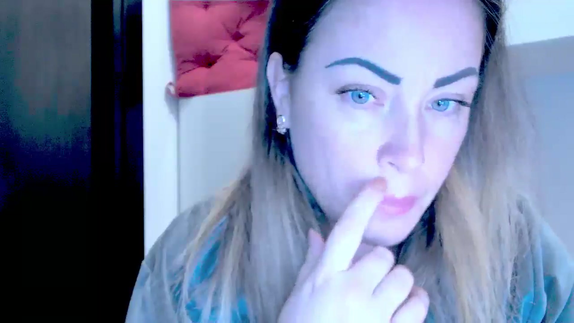 Gallery image thumbnail from Crazy_Ass's myfreecams stream on, 10/14/2024, 15:34 image 15 of 20