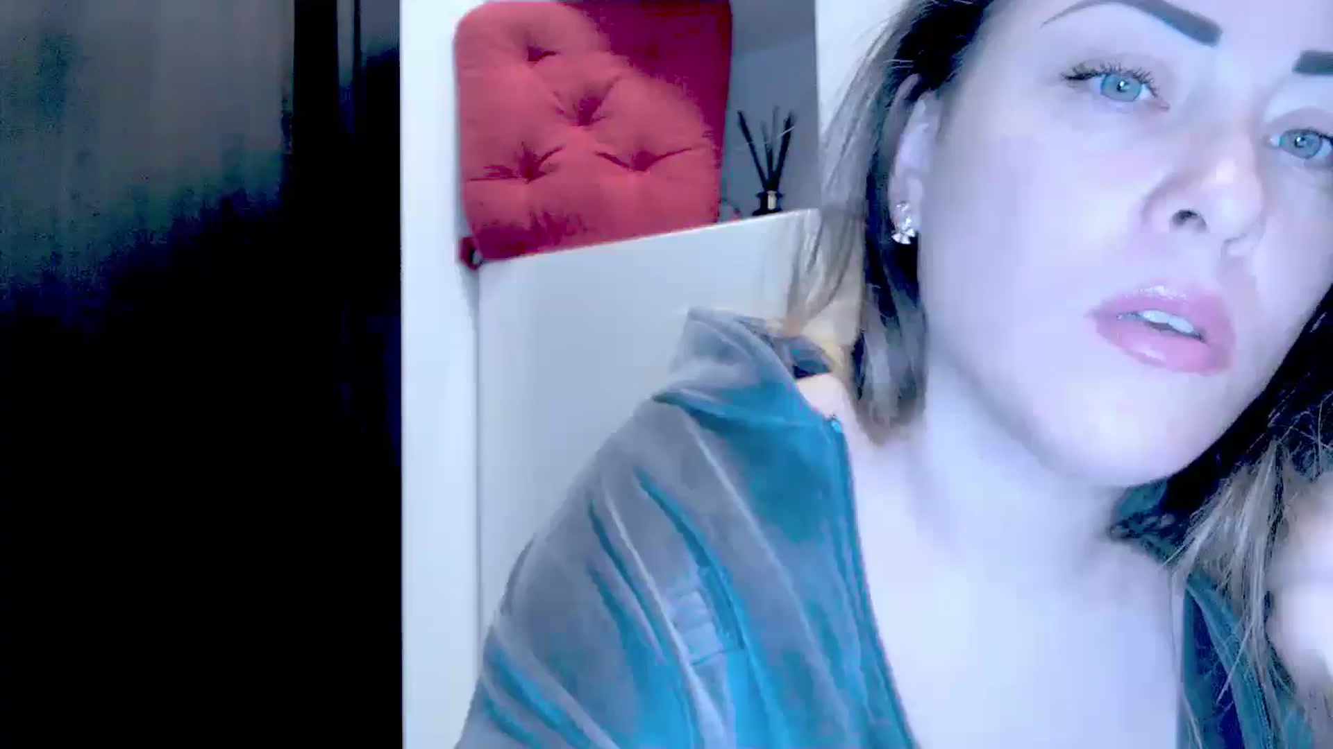 Gallery image thumbnail from Crazy_Ass's myfreecams stream on, 10/21/2024, 15:21 image 9 of 20