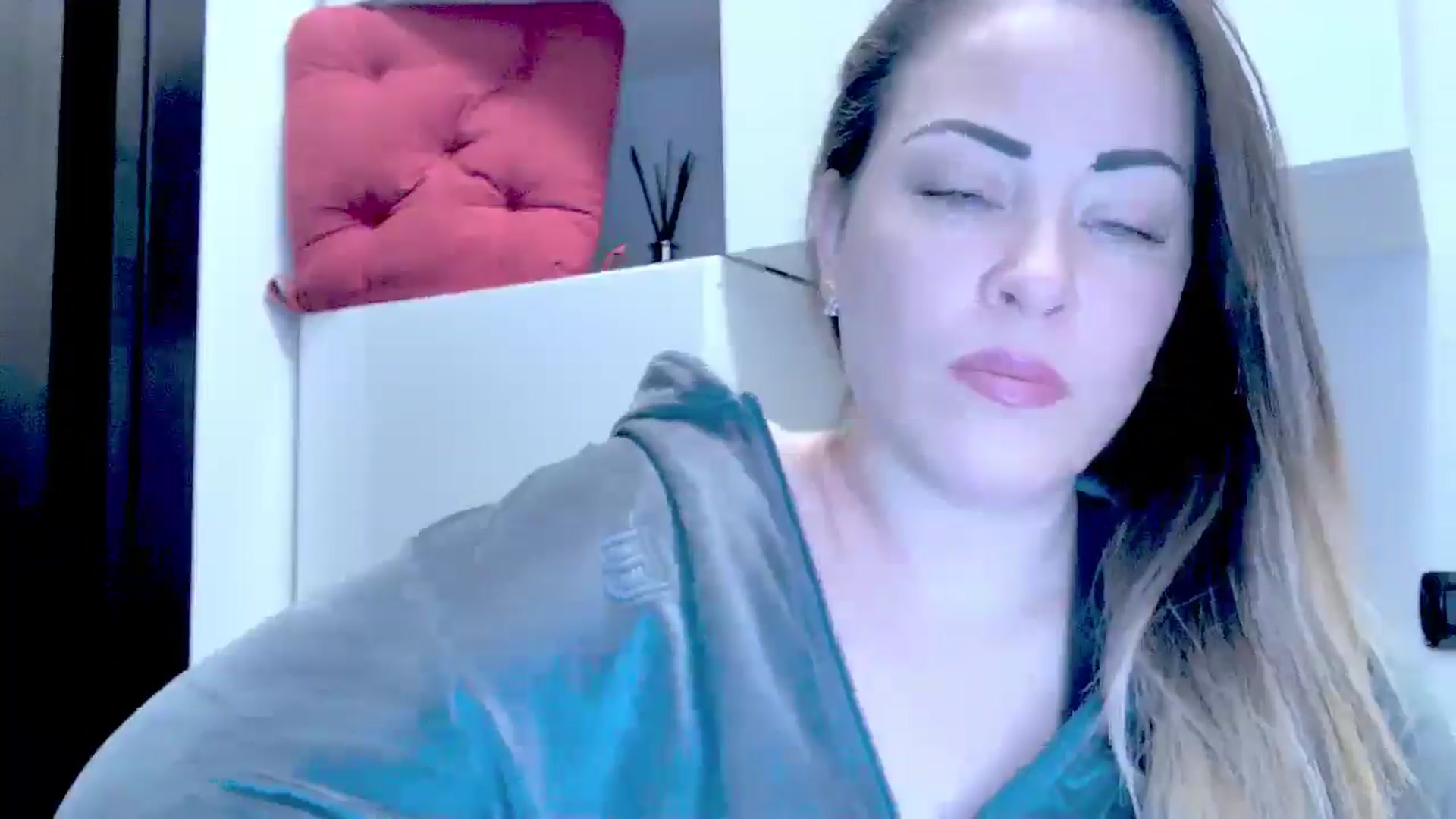 Gallery image thumbnail from Crazy_Ass's myfreecams stream on, 10/25/2024, 13:59 image 9 of 20